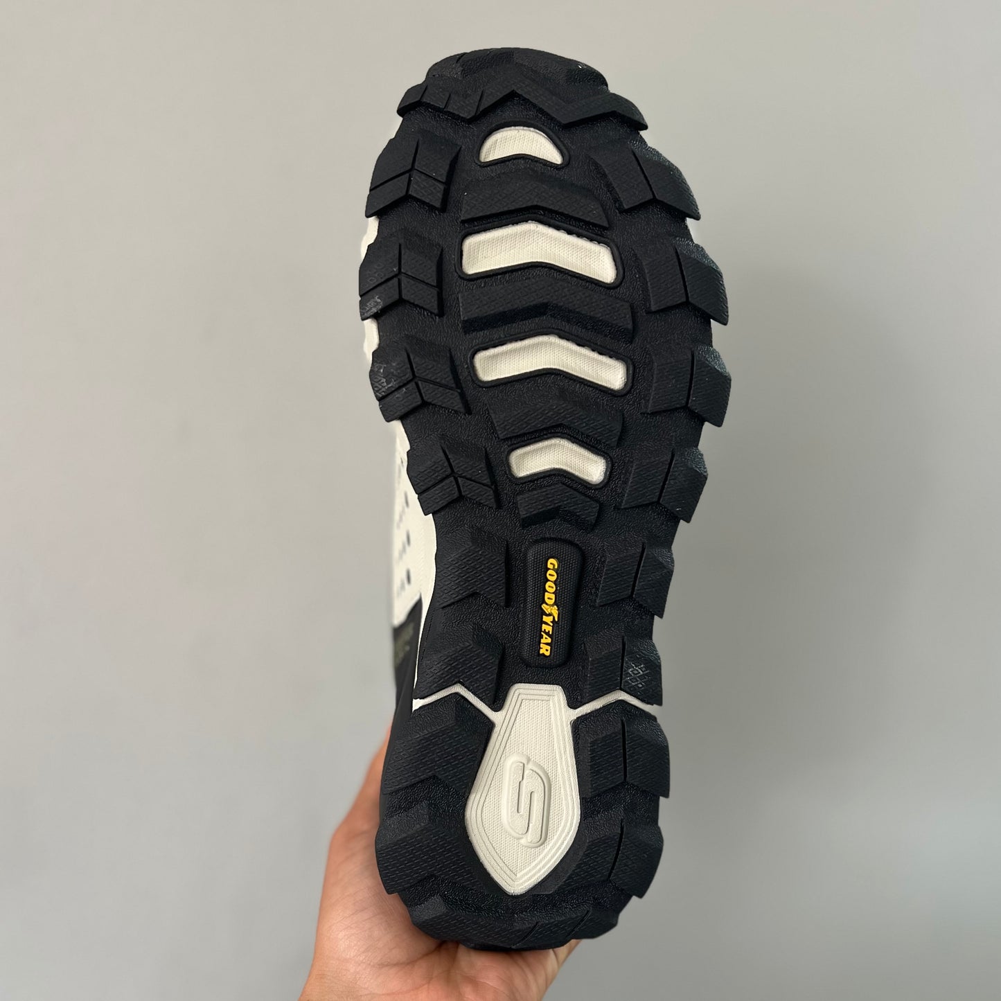 SKECHERS MAX PROTECT