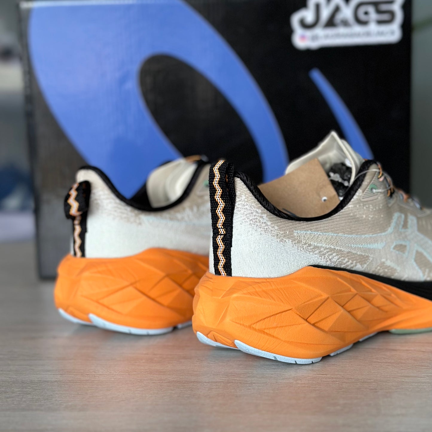 ASICS NOVABLAST 4