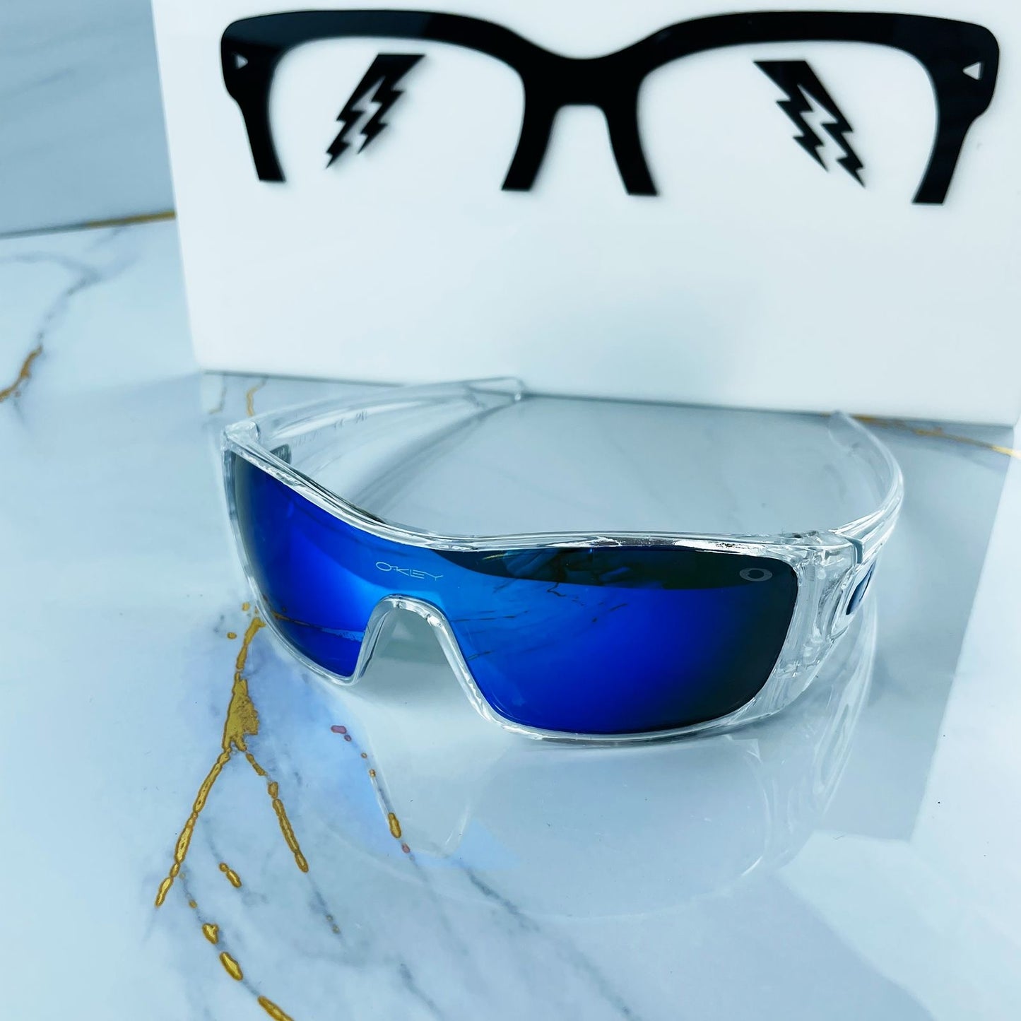 OAKLEY