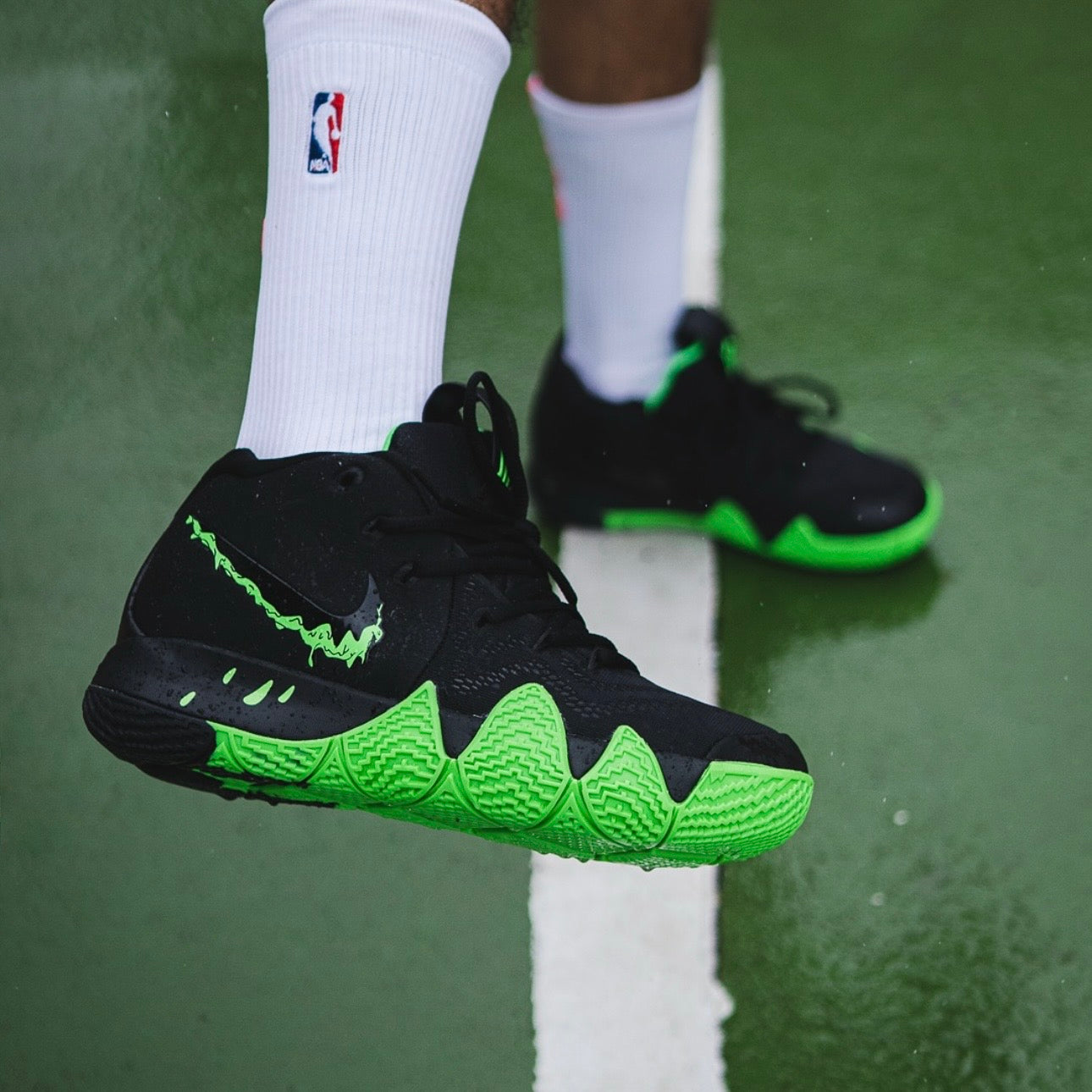 NIKE KYRIE 4 HALLOWEEN