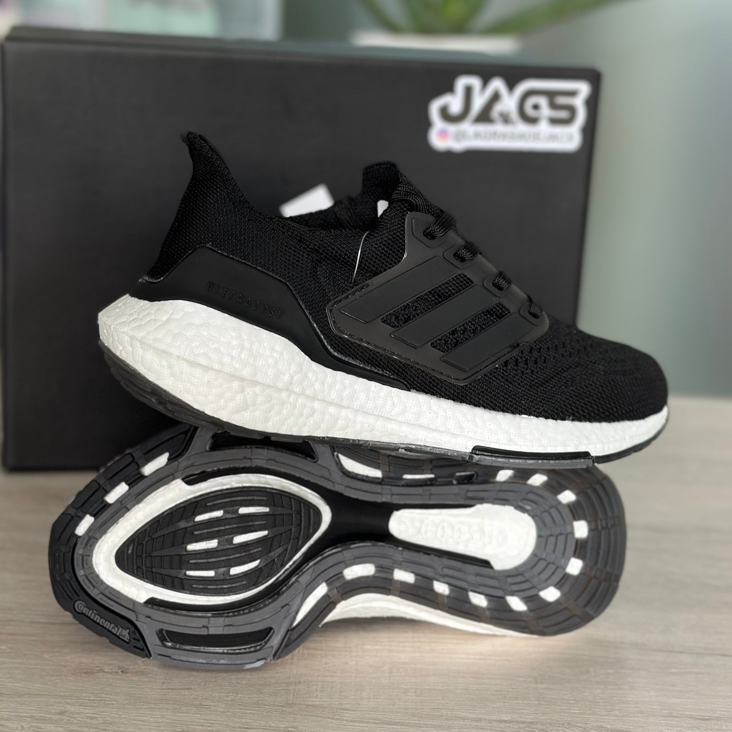 ADIDAS ULTRABOOST