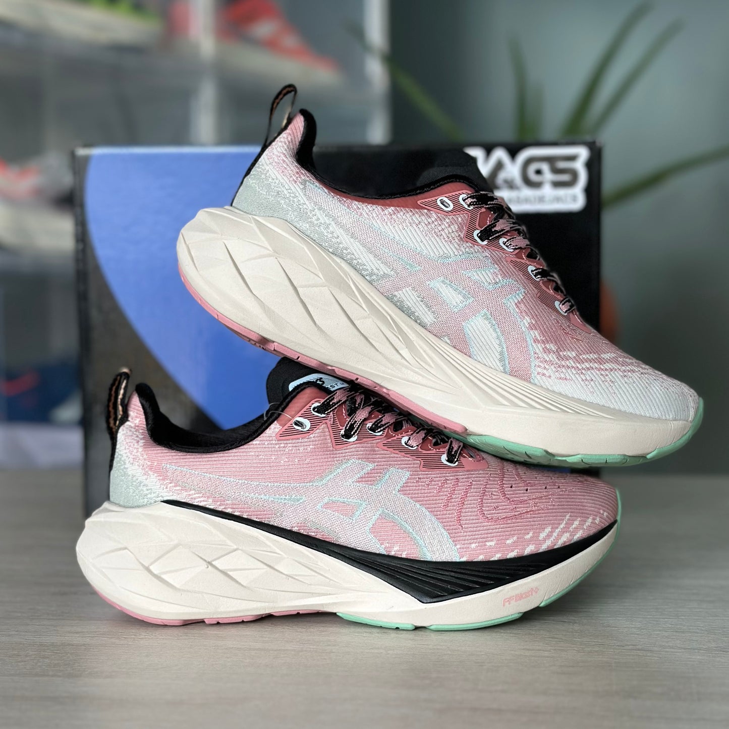 ASICS NOVABLAST 4