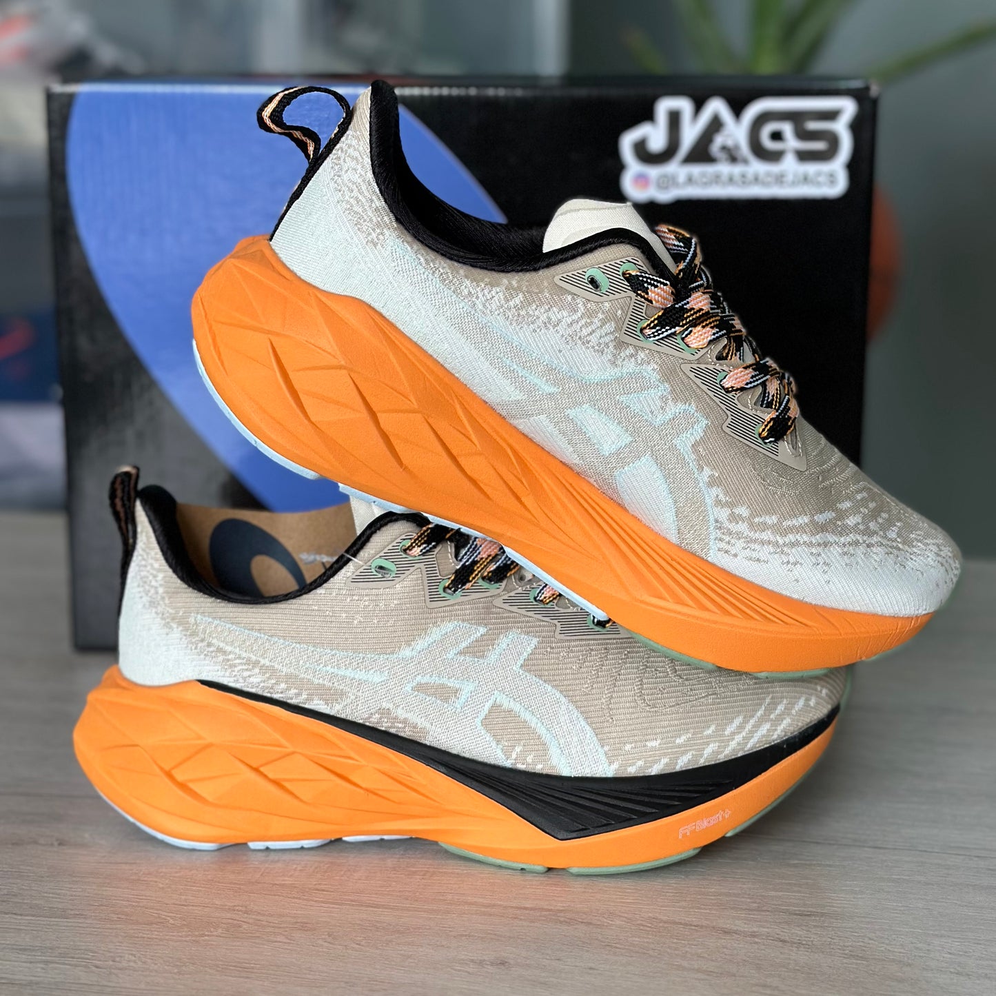 ASICS NOVABLAST 4