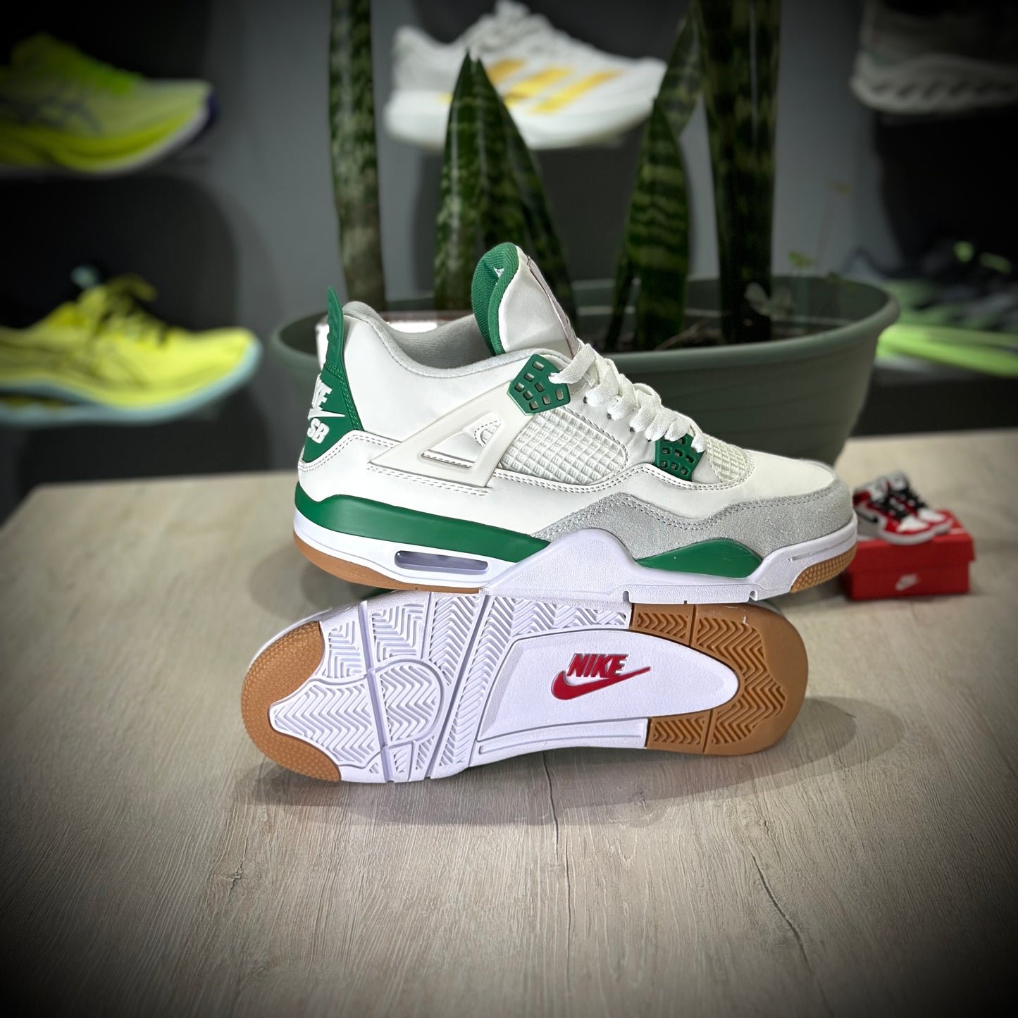 JORDAN 4 SB PINE GREEN