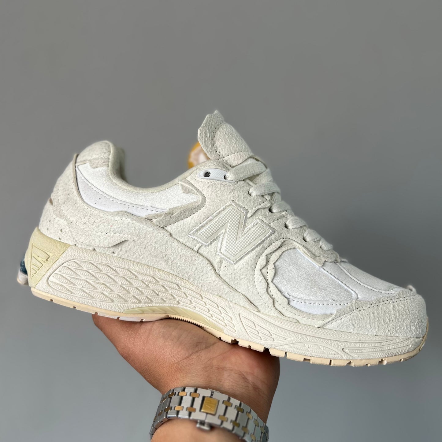NEW BALANCE 2002R