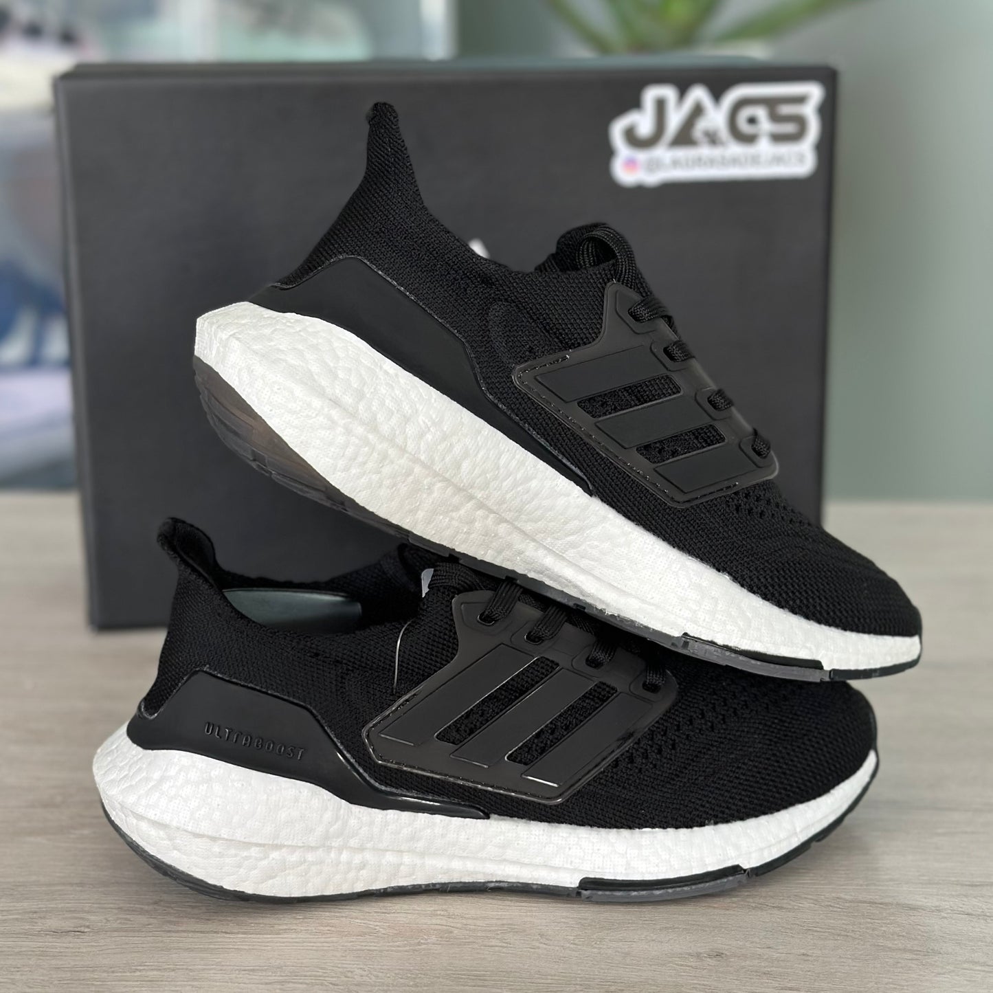 ADIDAS ULTRABOOST