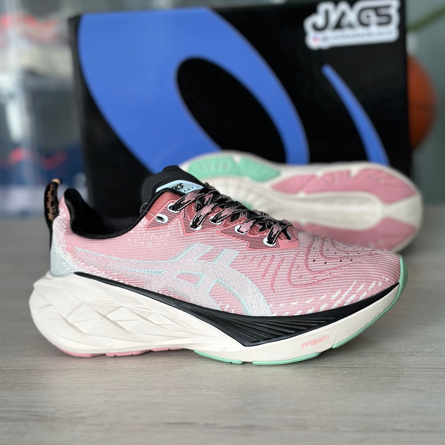 ASICS NOVABLAST 4
