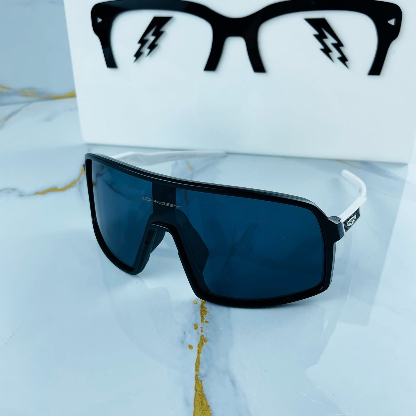 OAKLEY