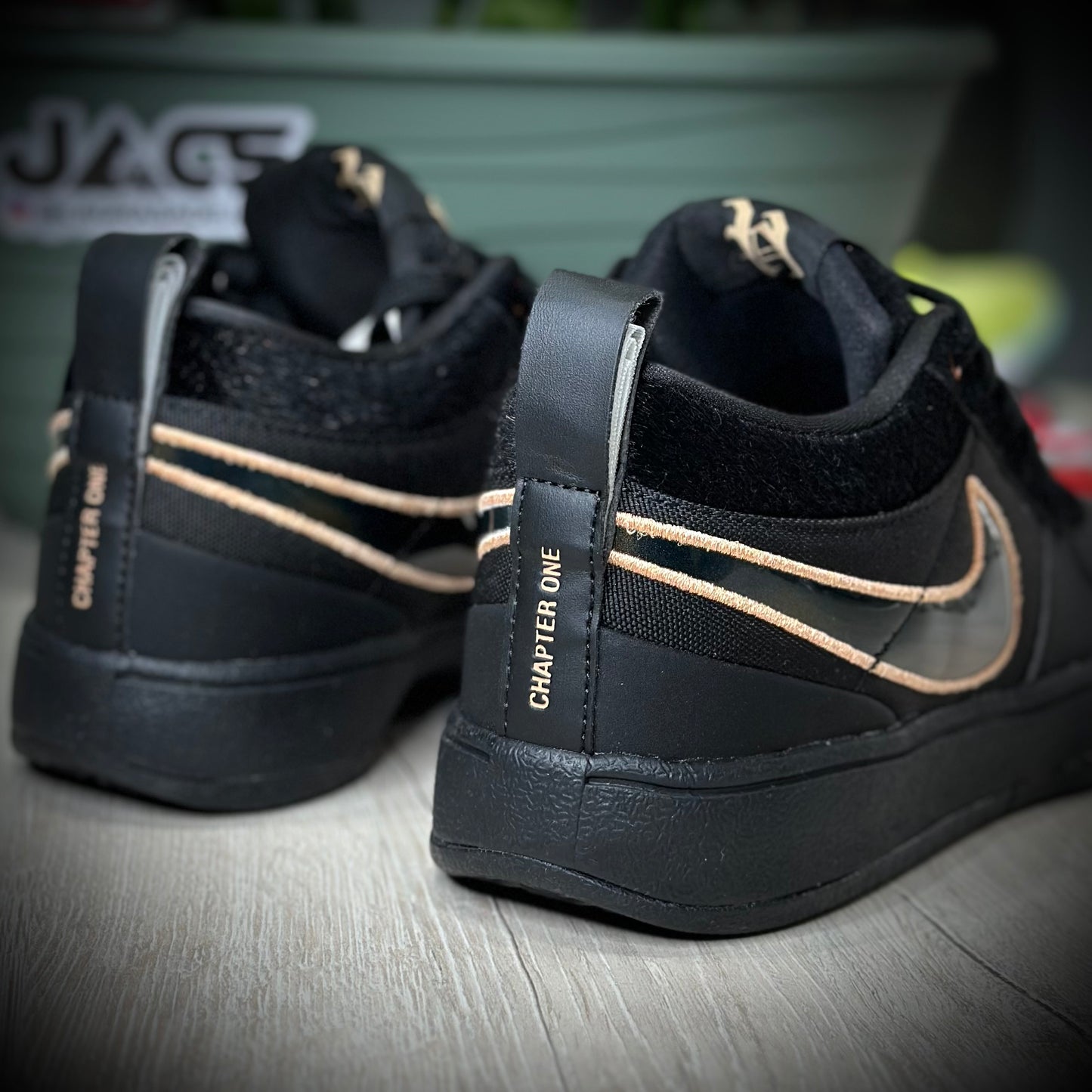 NIKE BOOK 1