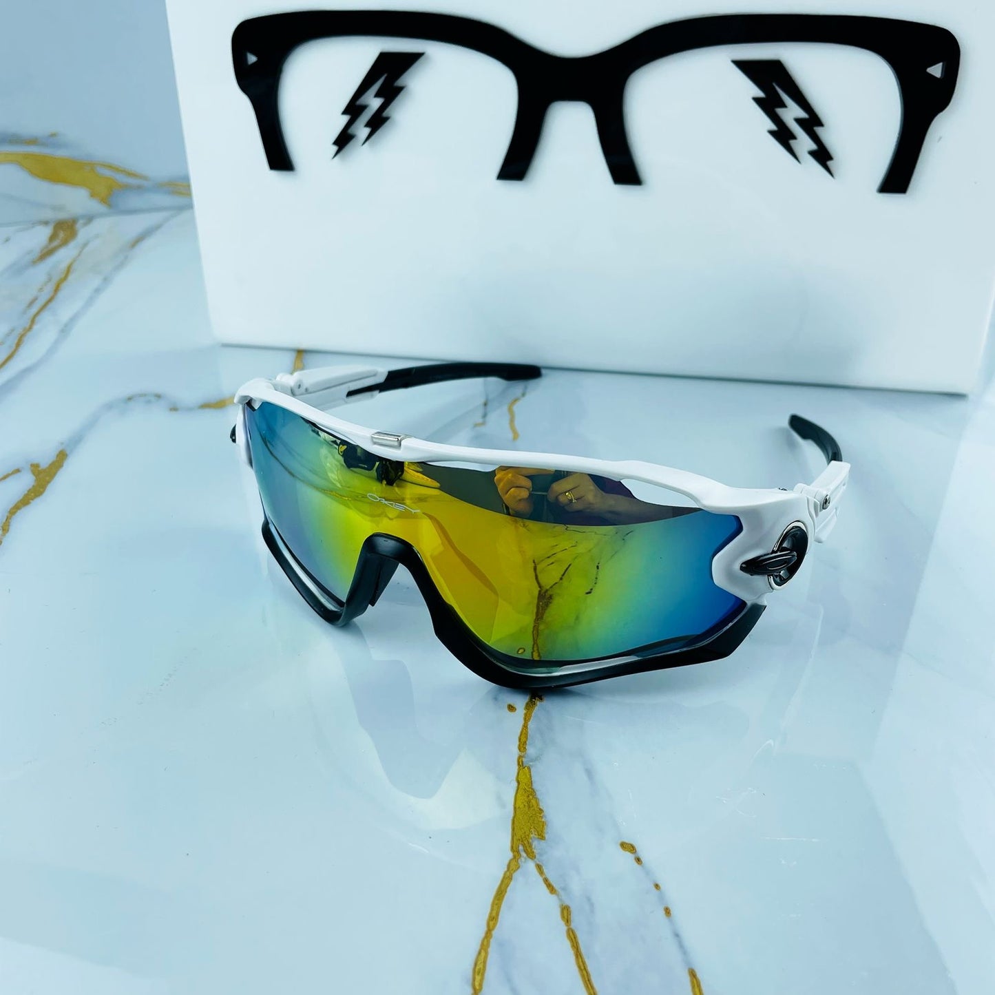 OAKLEY