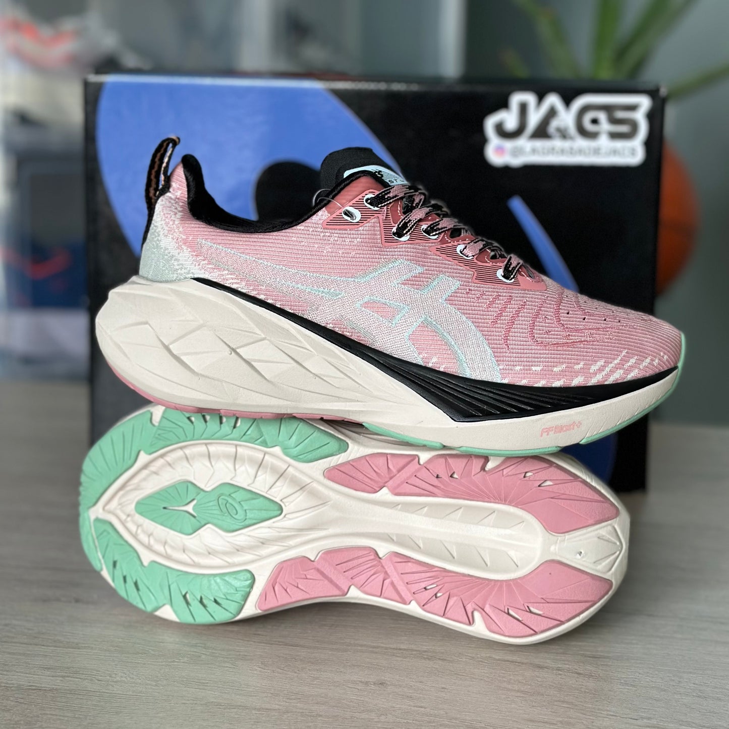 ASICS NOVABLAST 4