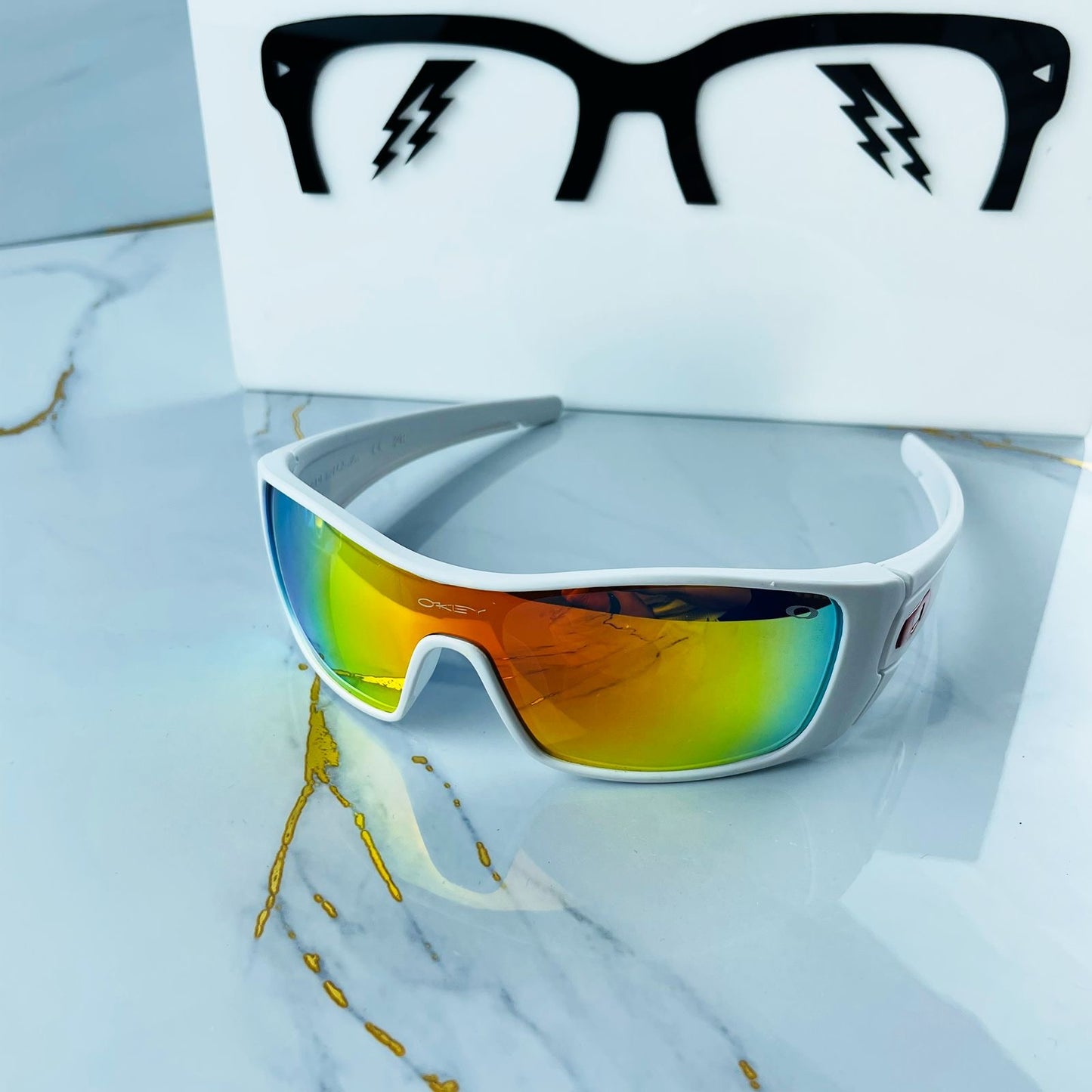 OAKLEY