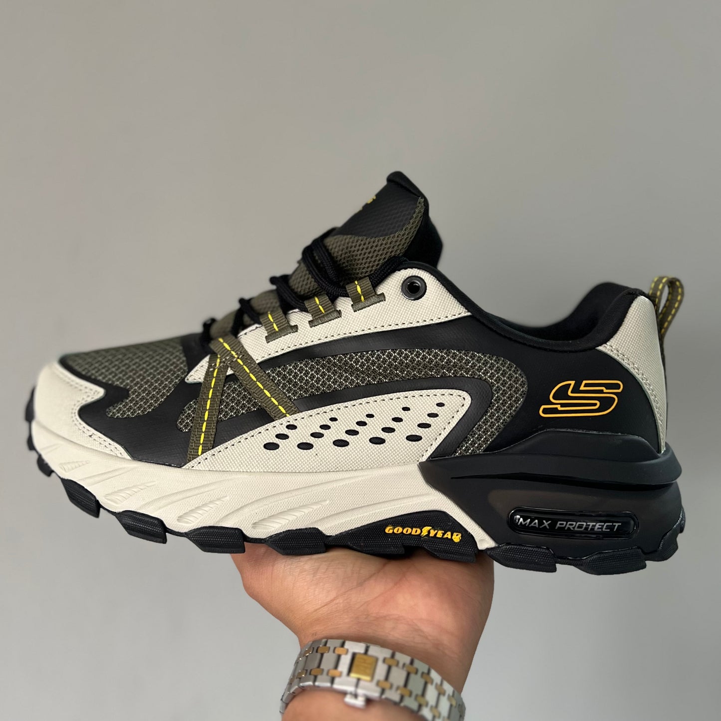 SKECHERS MAX PROTECT