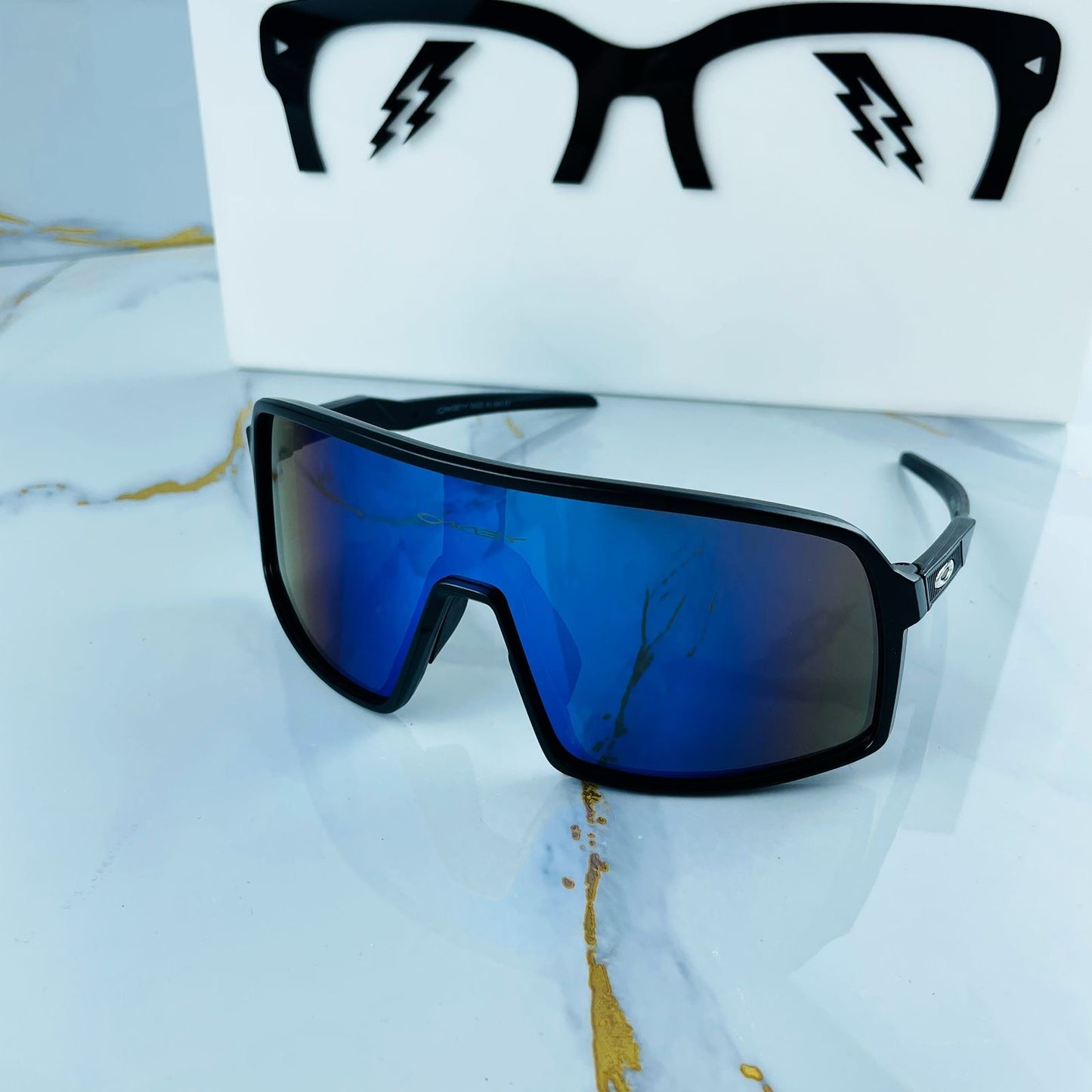 OAKLEY