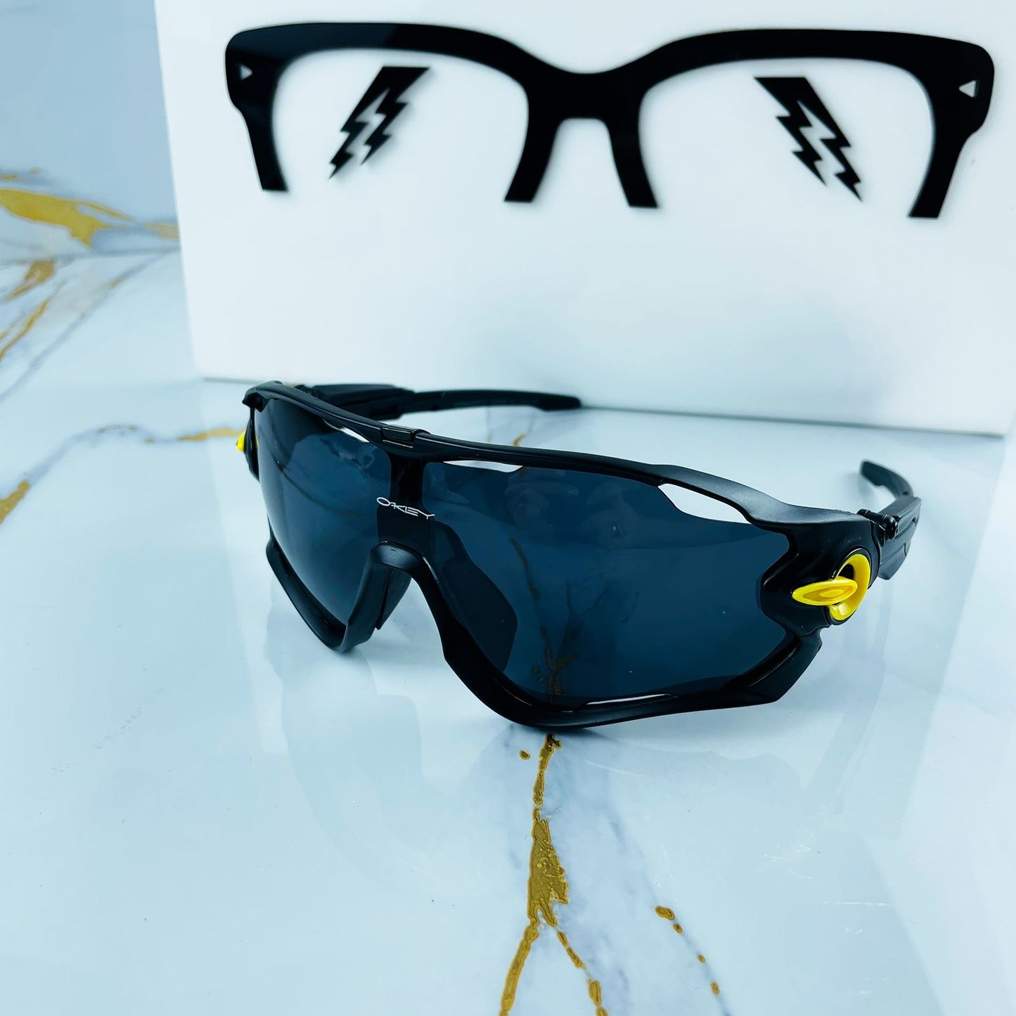 OAKLEY