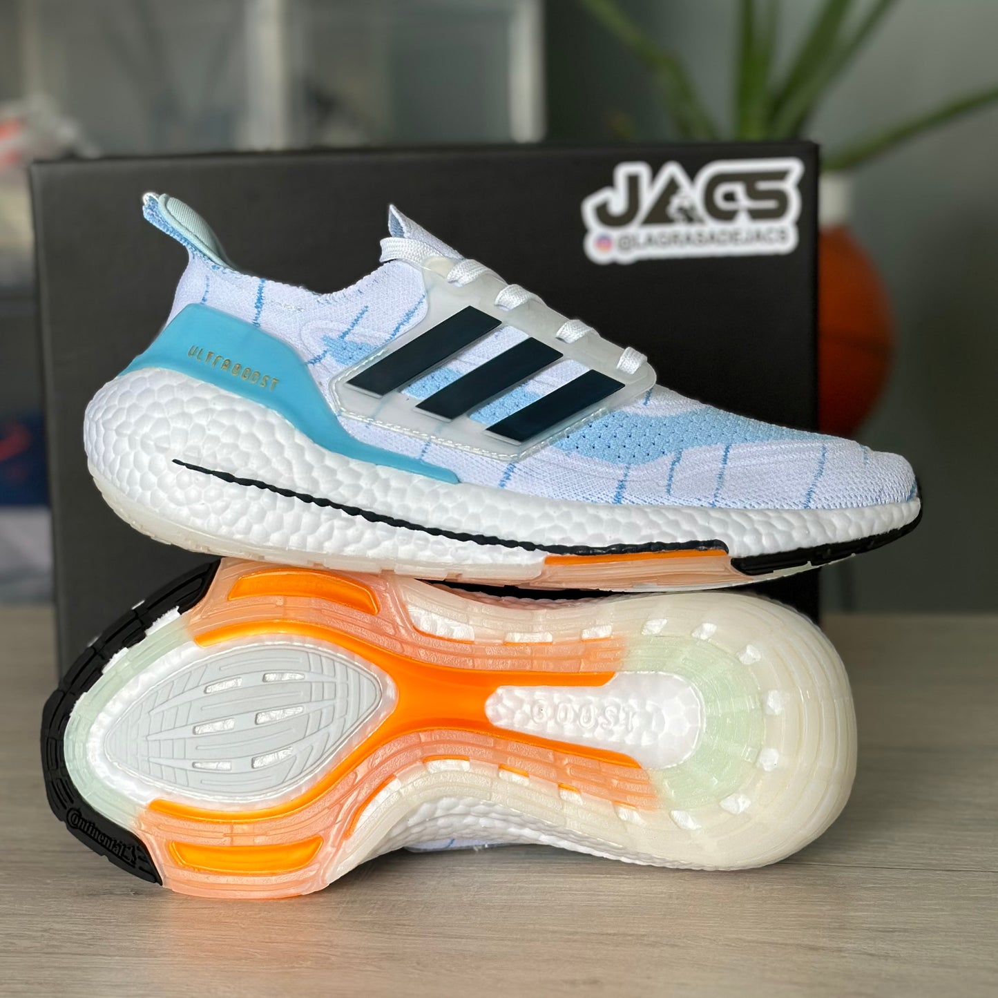 ADIDAS ULTRABOOST