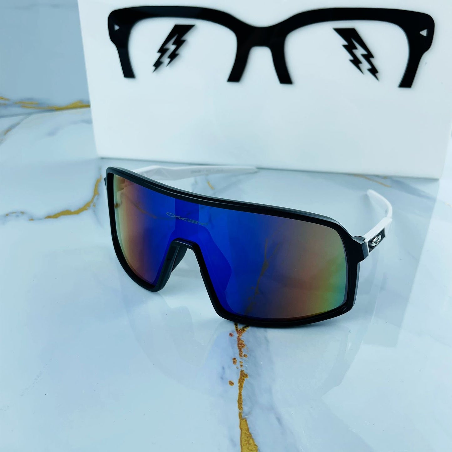 OAKLEY