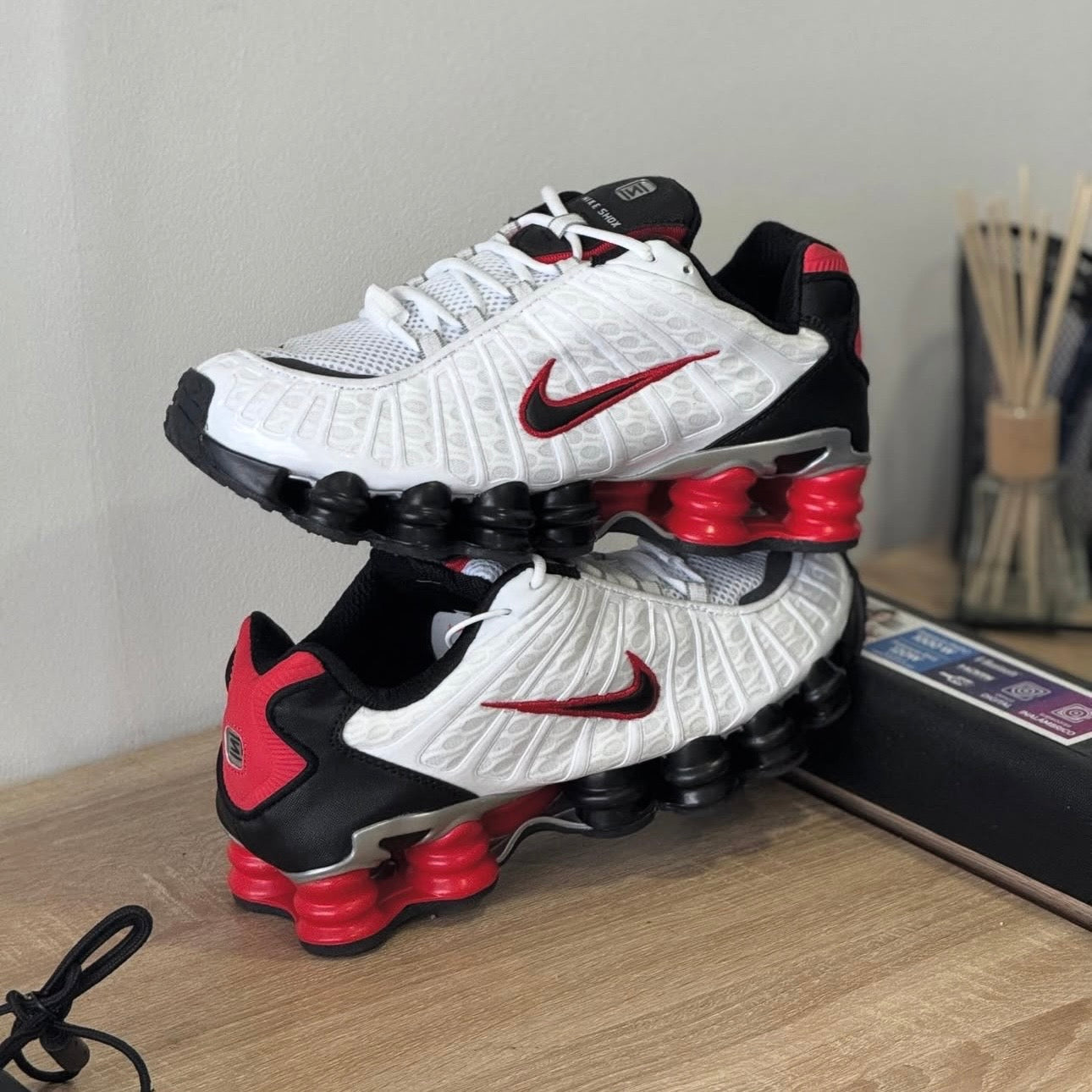 NIKE SHOX