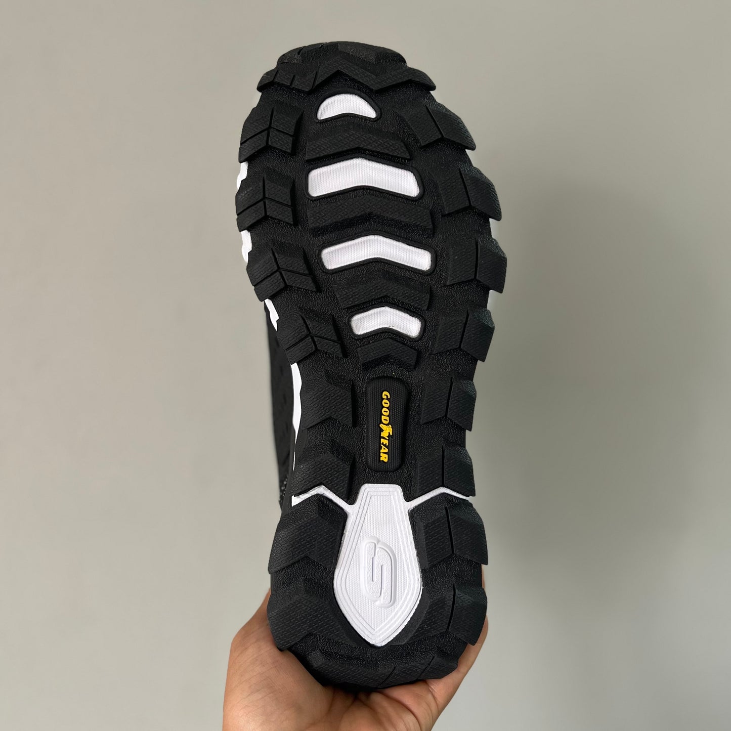 SKECHERS MAX PROTECT