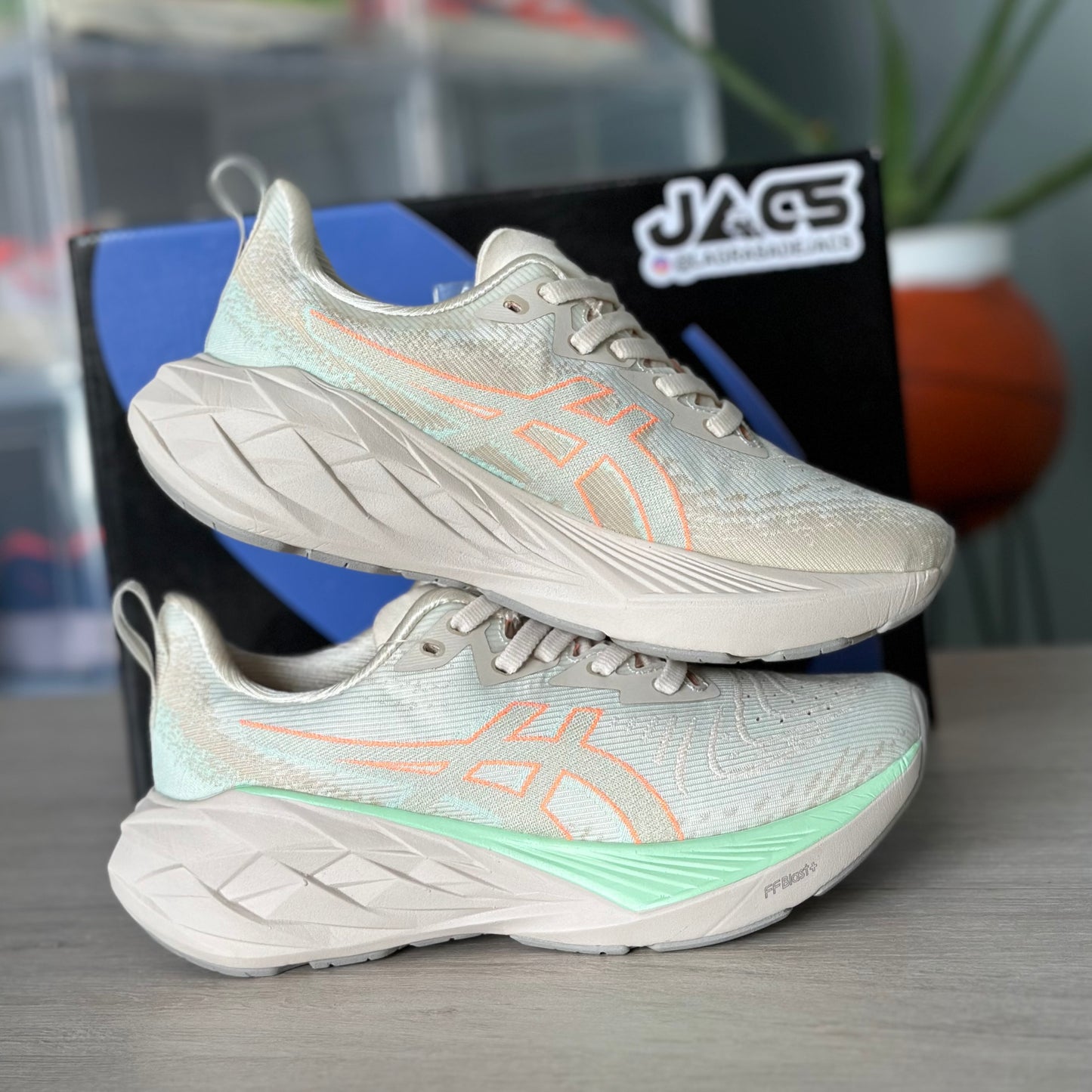 ASICS NOVABLAST 4