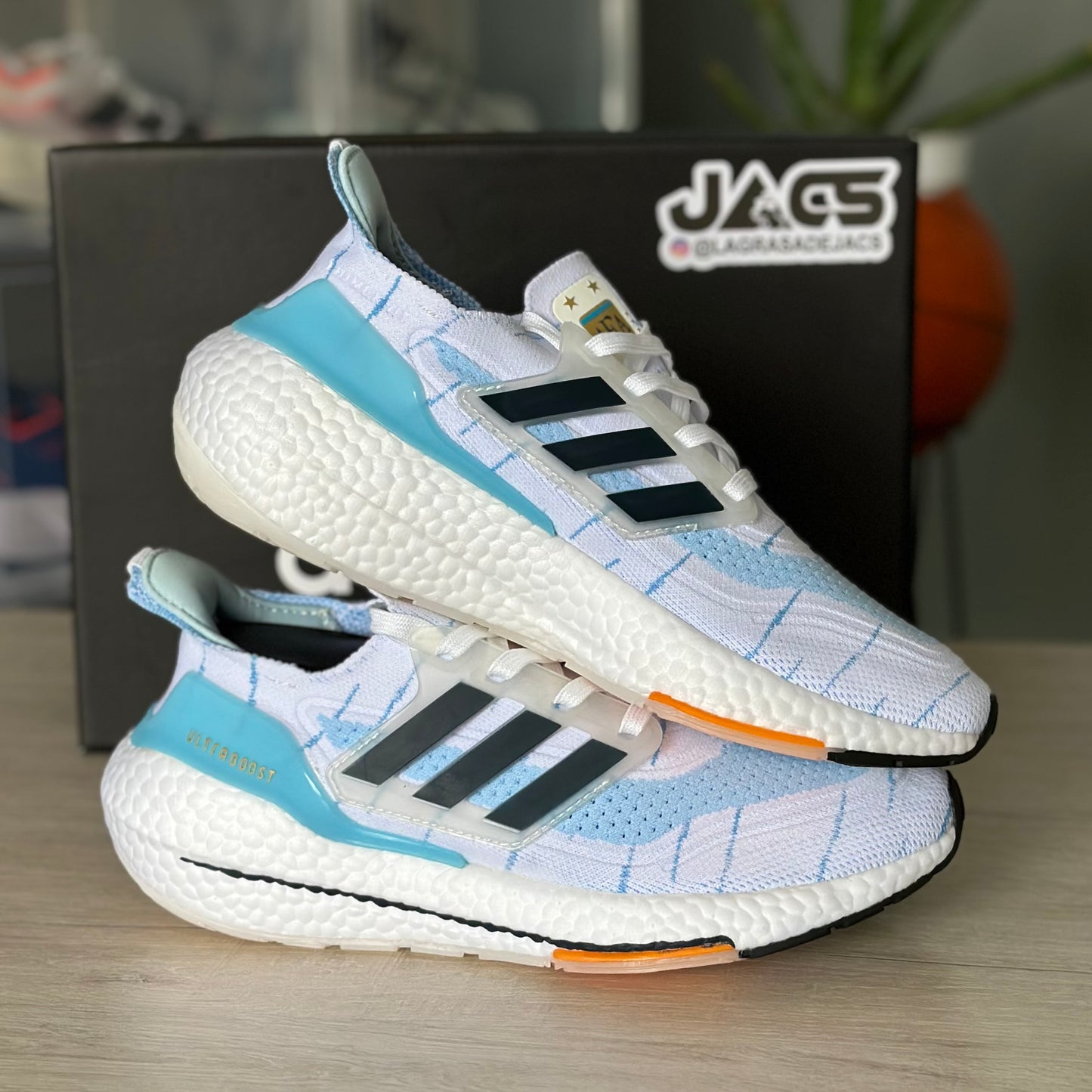 ADIDAS ULTRABOOST