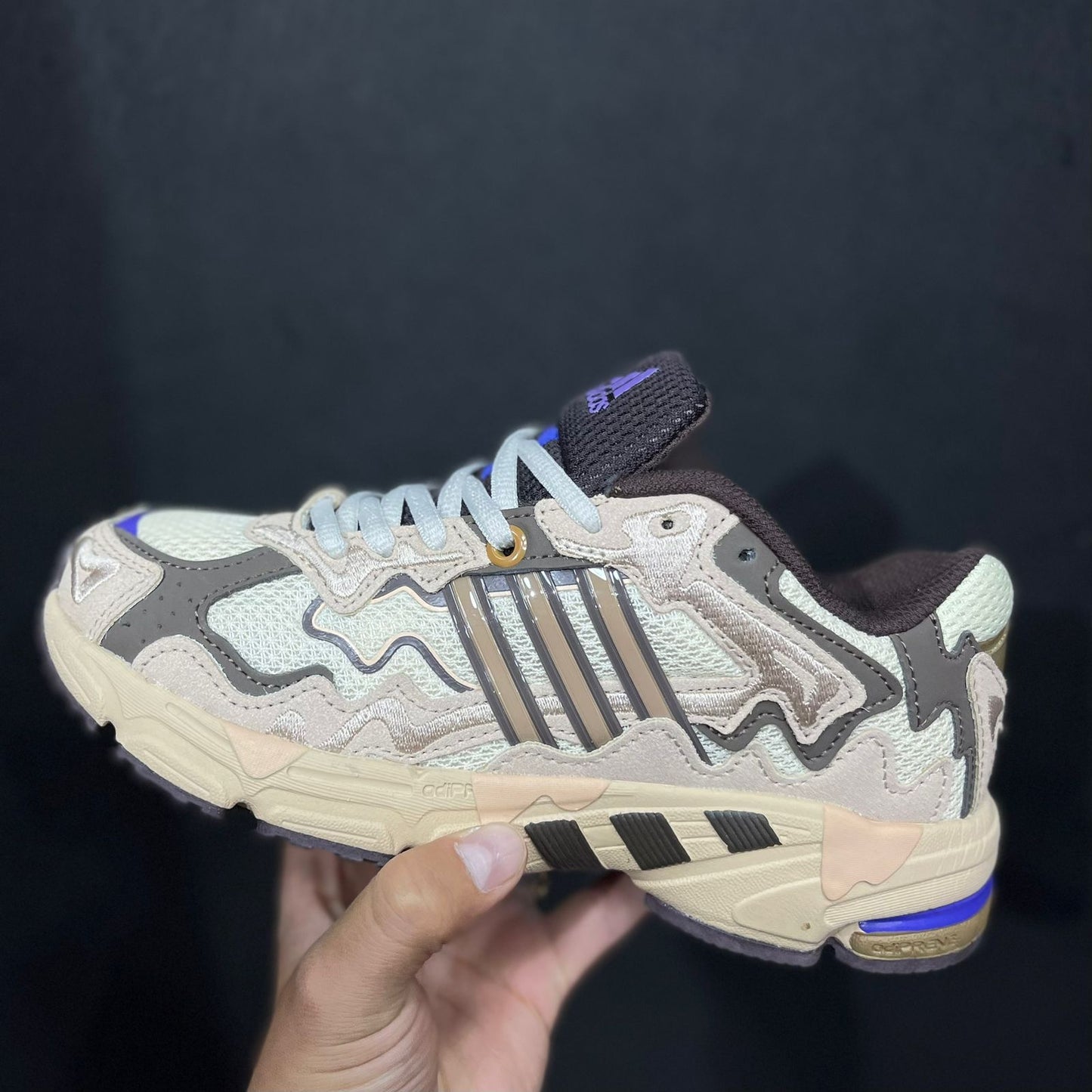 ADIDAS BAD BUNNY RESPONSE