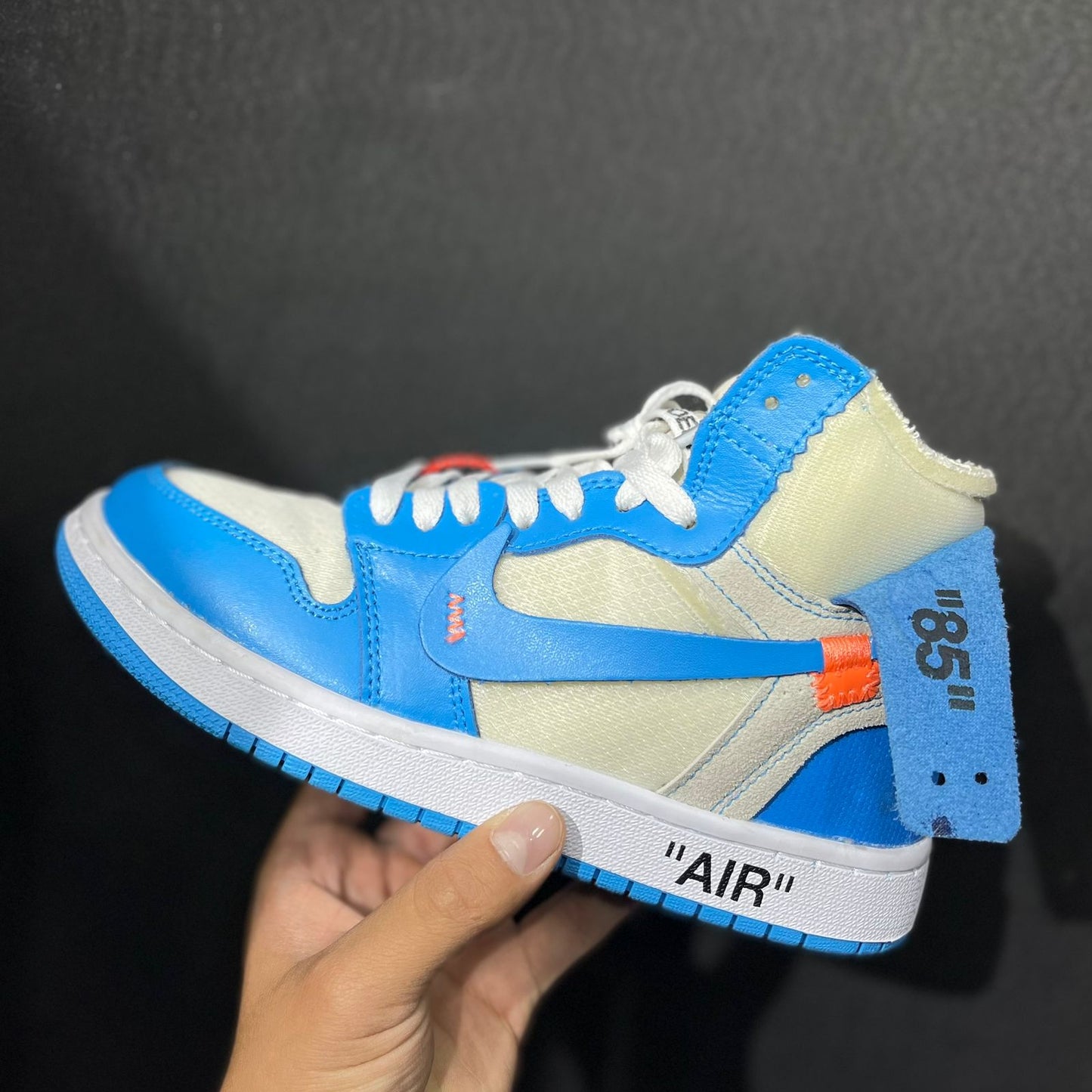 AIR JORDAN RETRO 1 OFF WHITTE