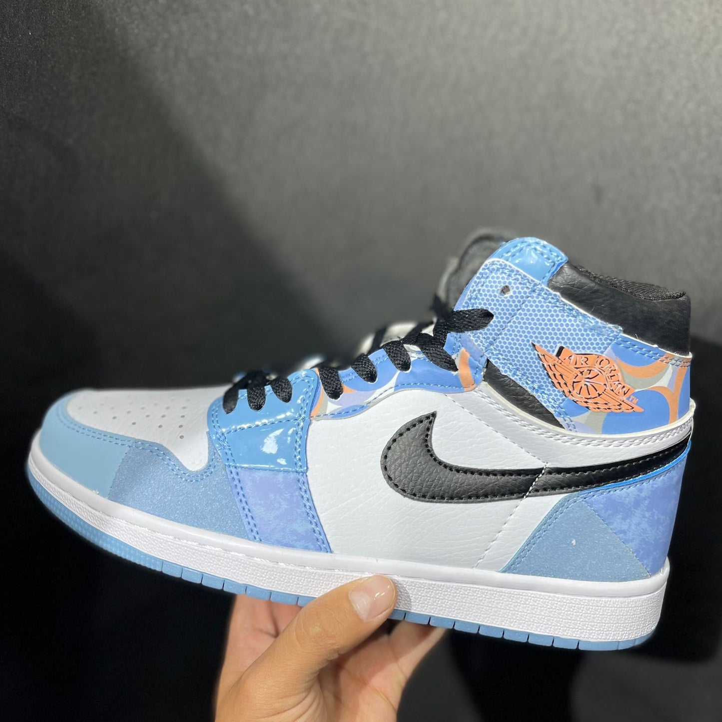 AIR JORDAN RETRO 1