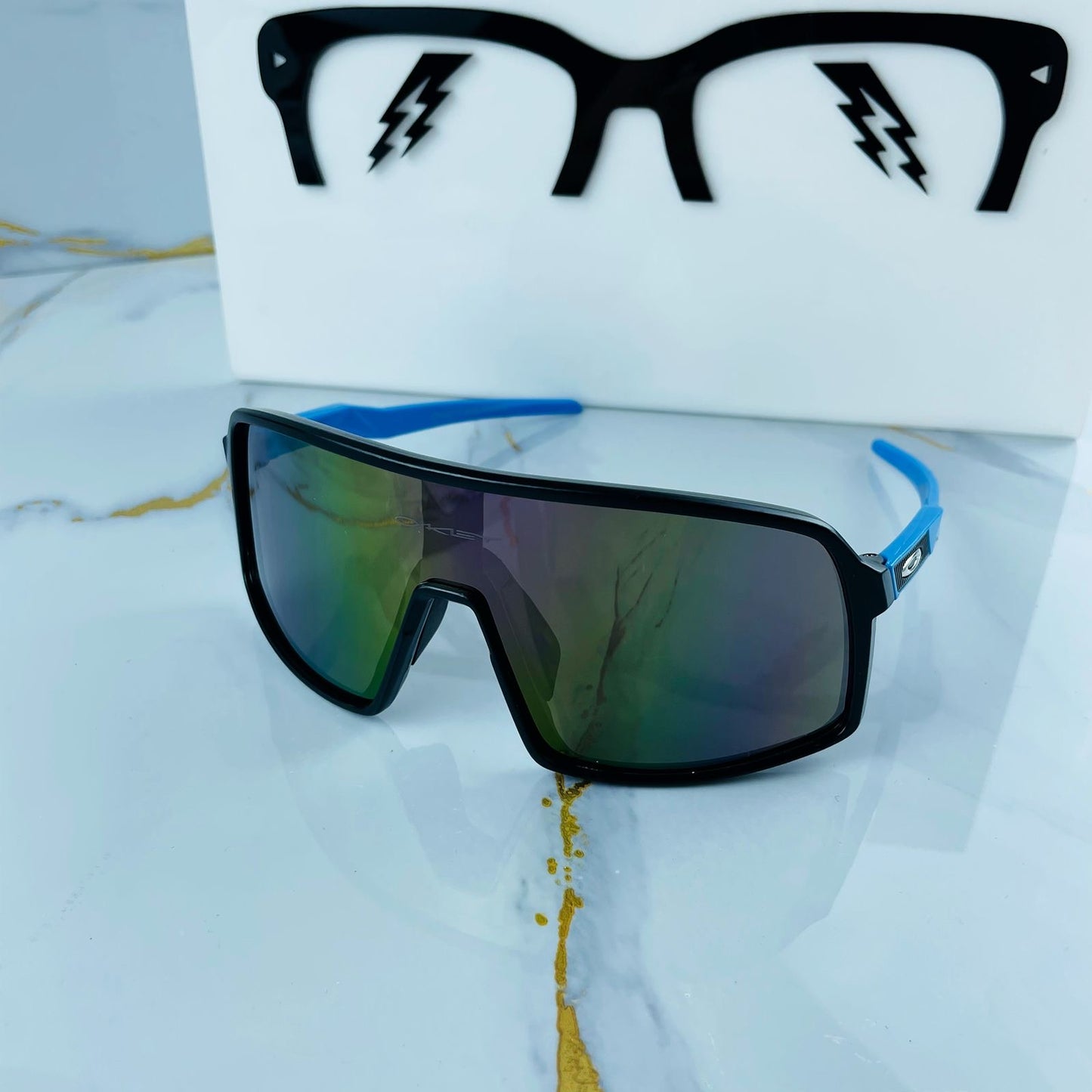 OAKLEY