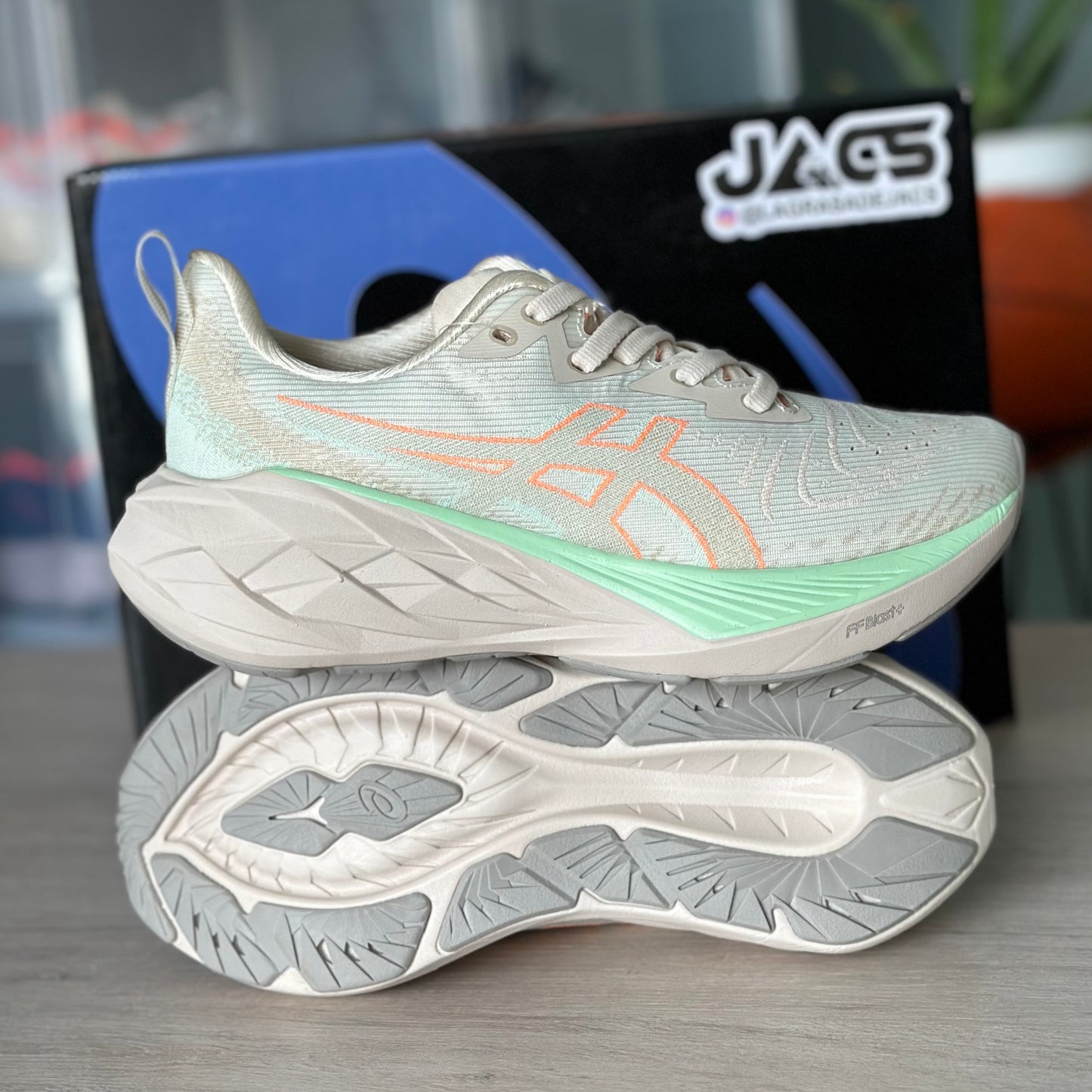 ASICS NOVABLAST 4