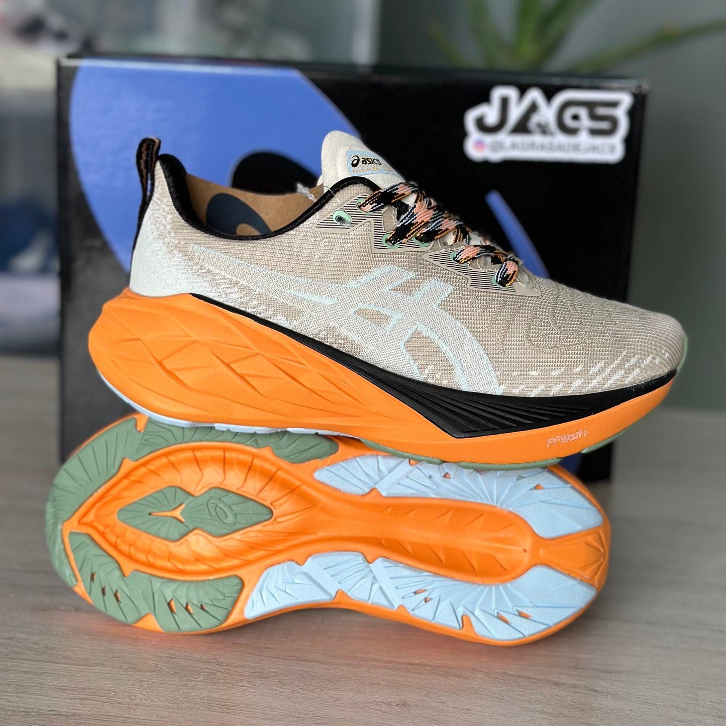 ASICS NOVABLAST 4