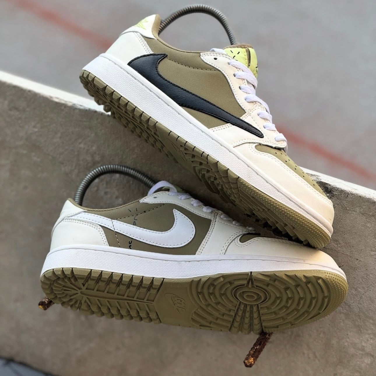 JORDAN 1 LOW GOLF TRAVIS SCOTT