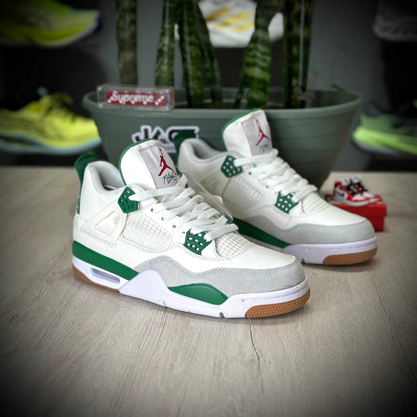 JORDAN 4 SB PINE GREEN