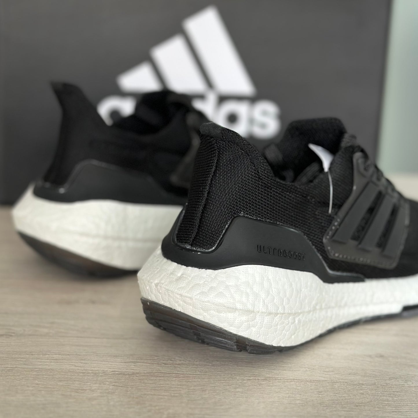 ADIDAS ULTRABOOST