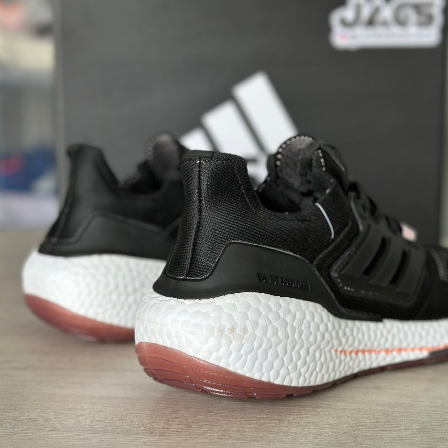 ADIDAS ULTRABOOST