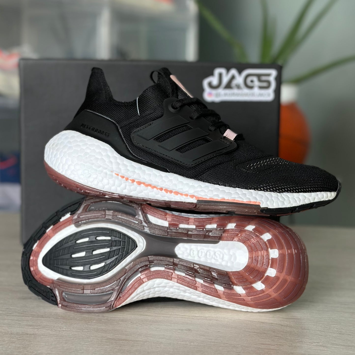 ADIDAS ULTRABOOST