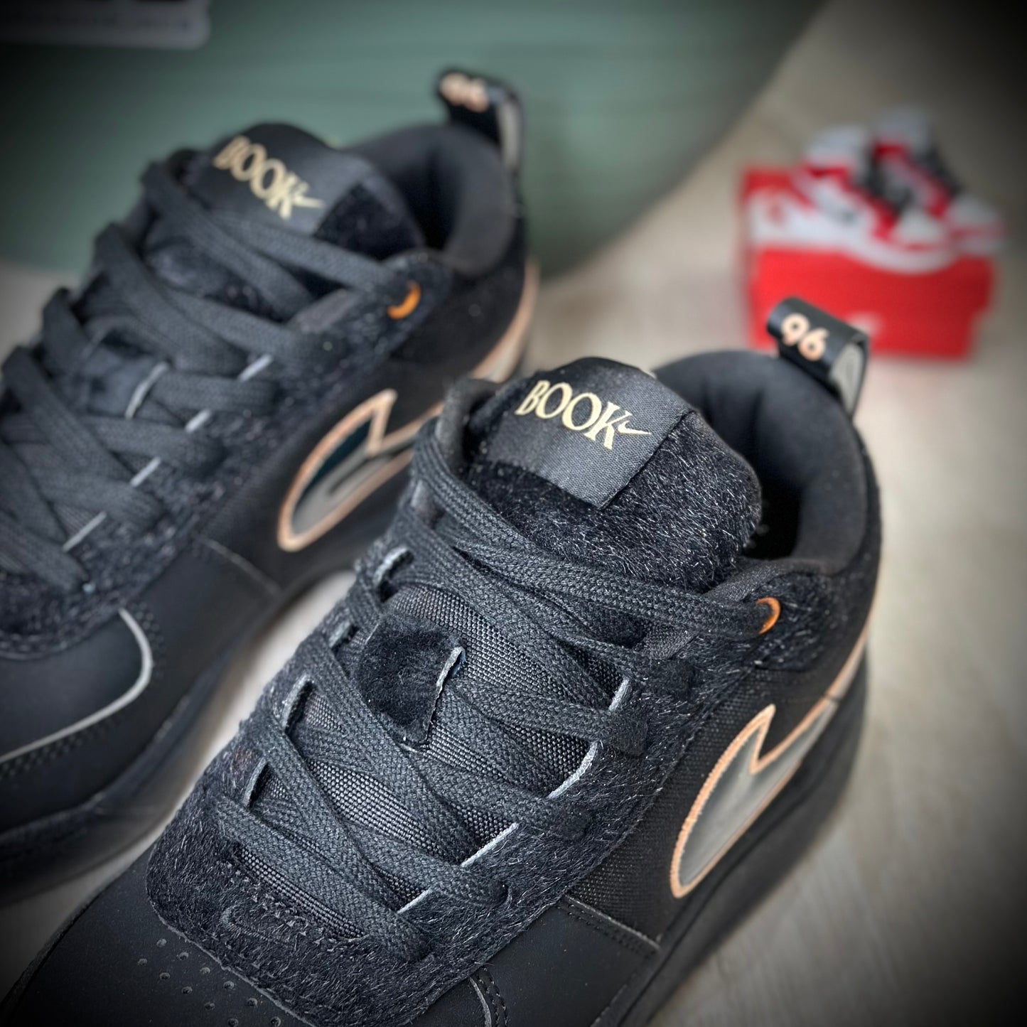NIKE BOOK 1