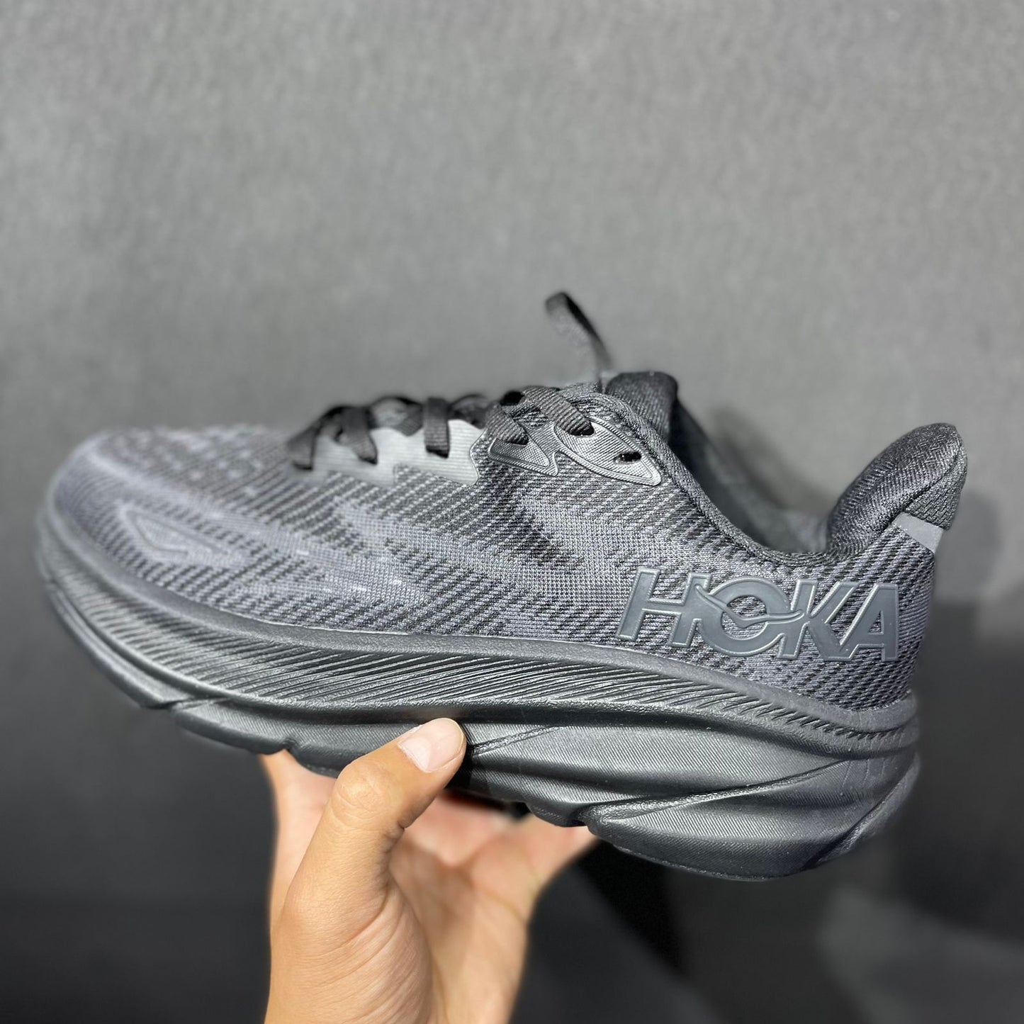 HOKA CLIFTON 9