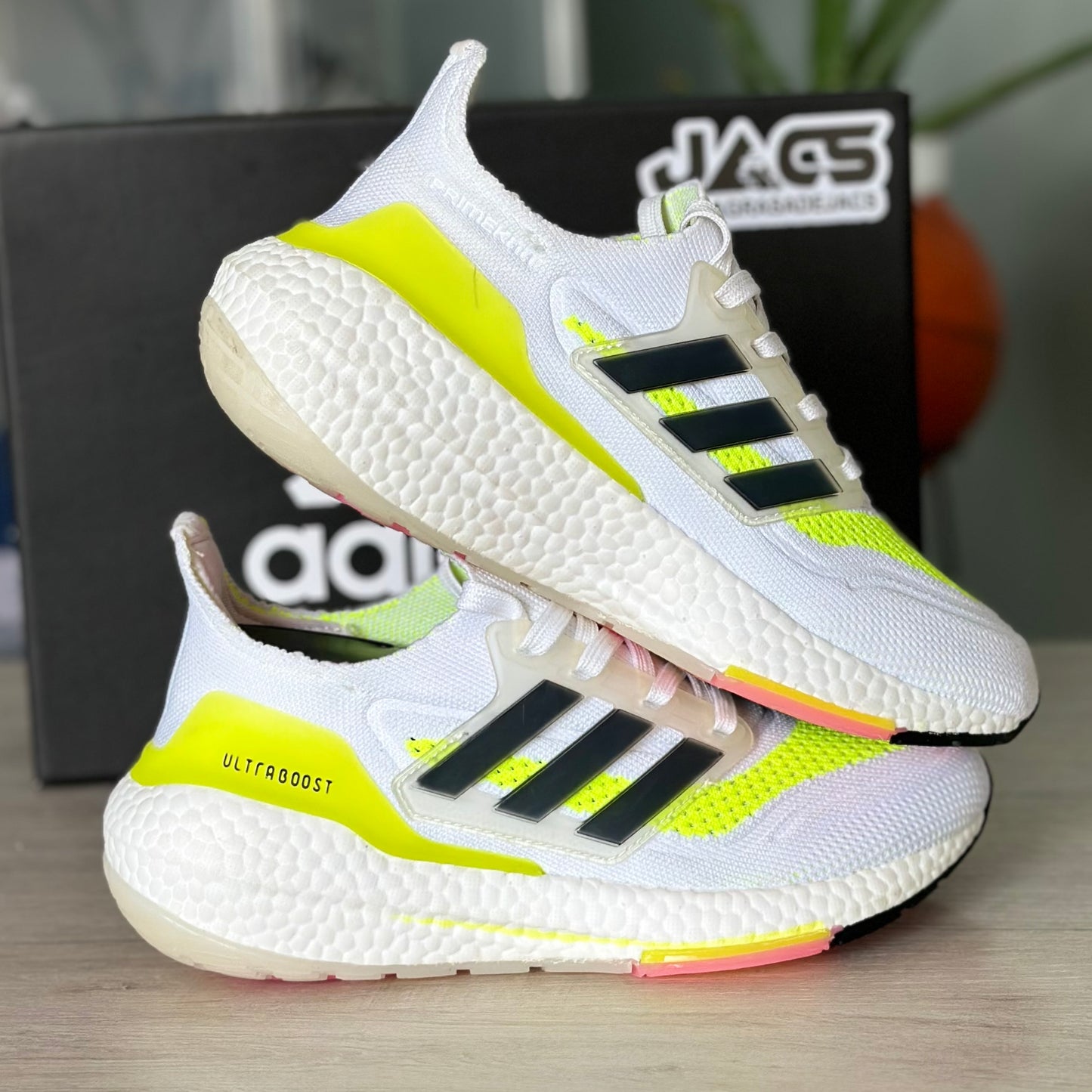 ADIDAS ULTRABOOST