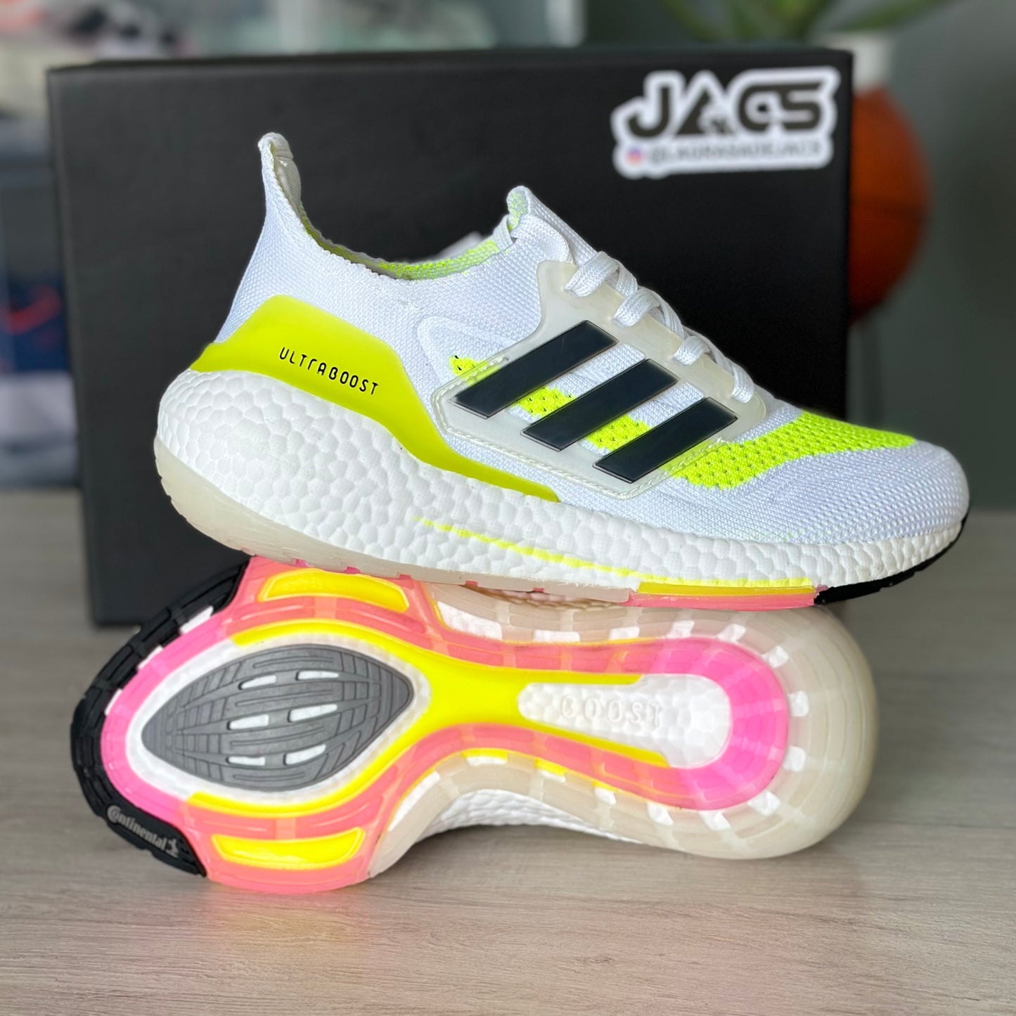 ADIDAS ULTRABOOST