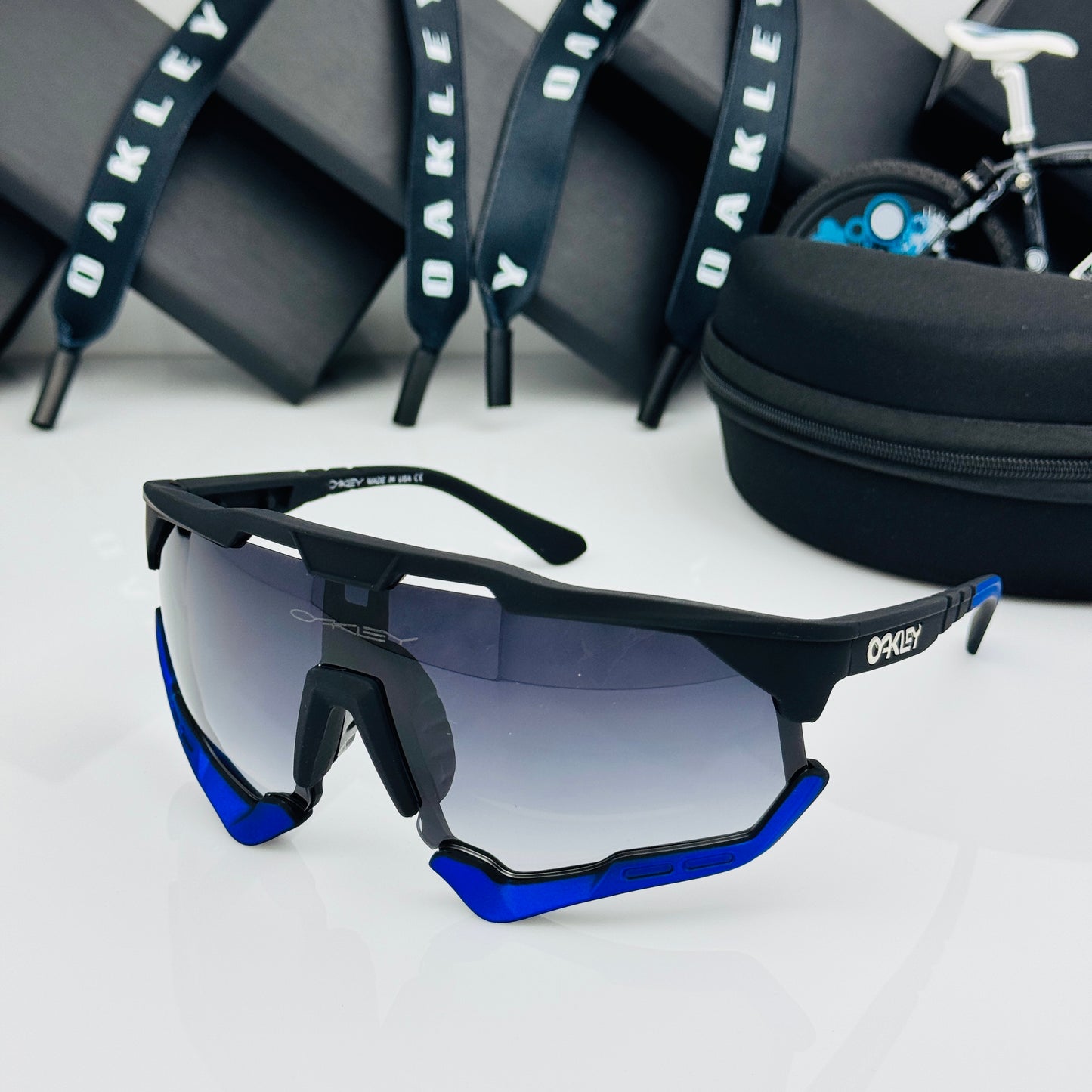 OAKLEY