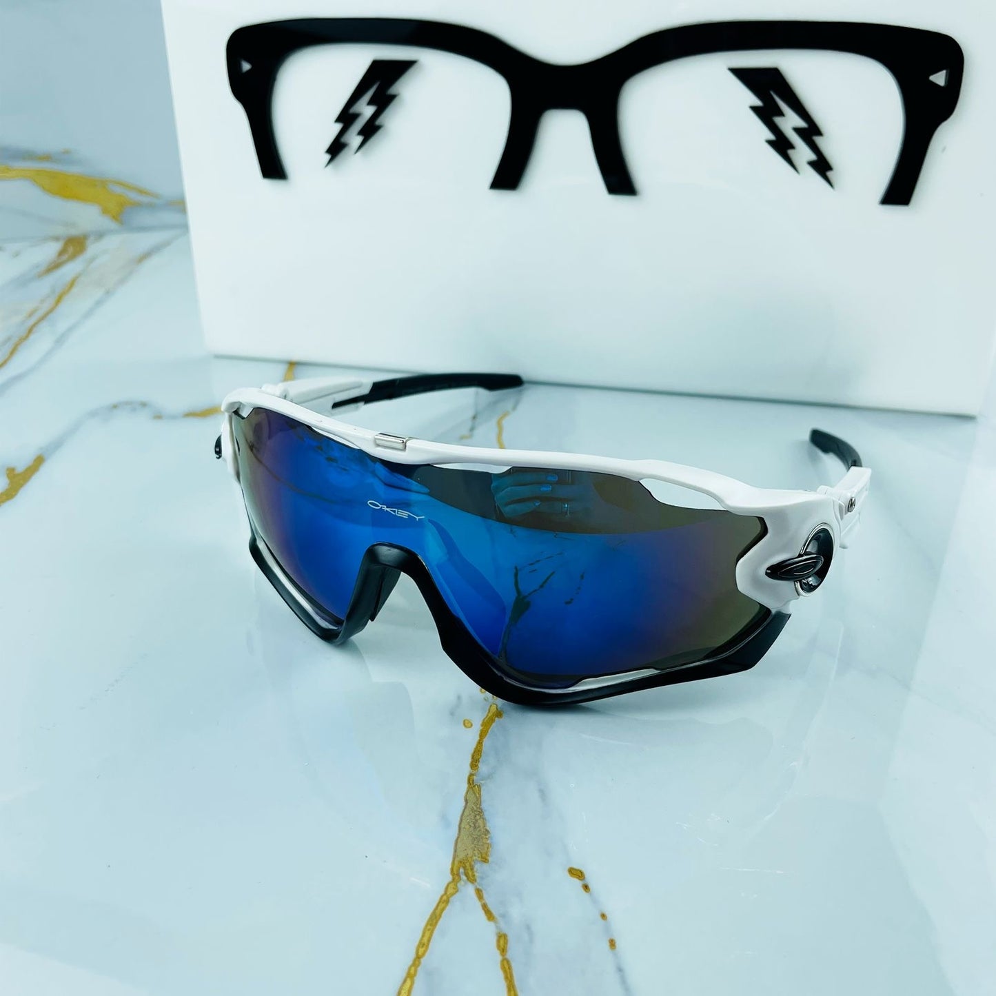 OAKLEY