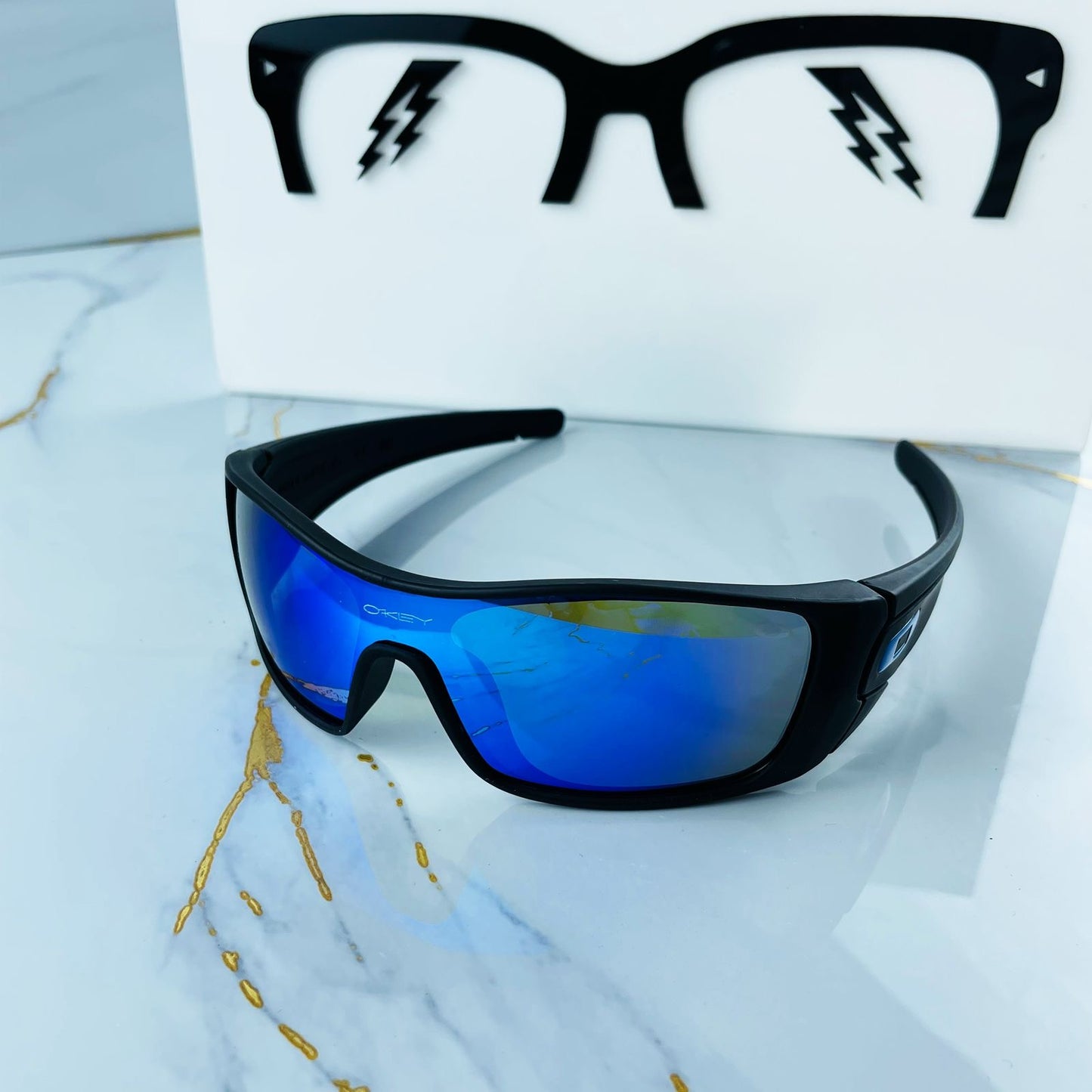 OAKLEY