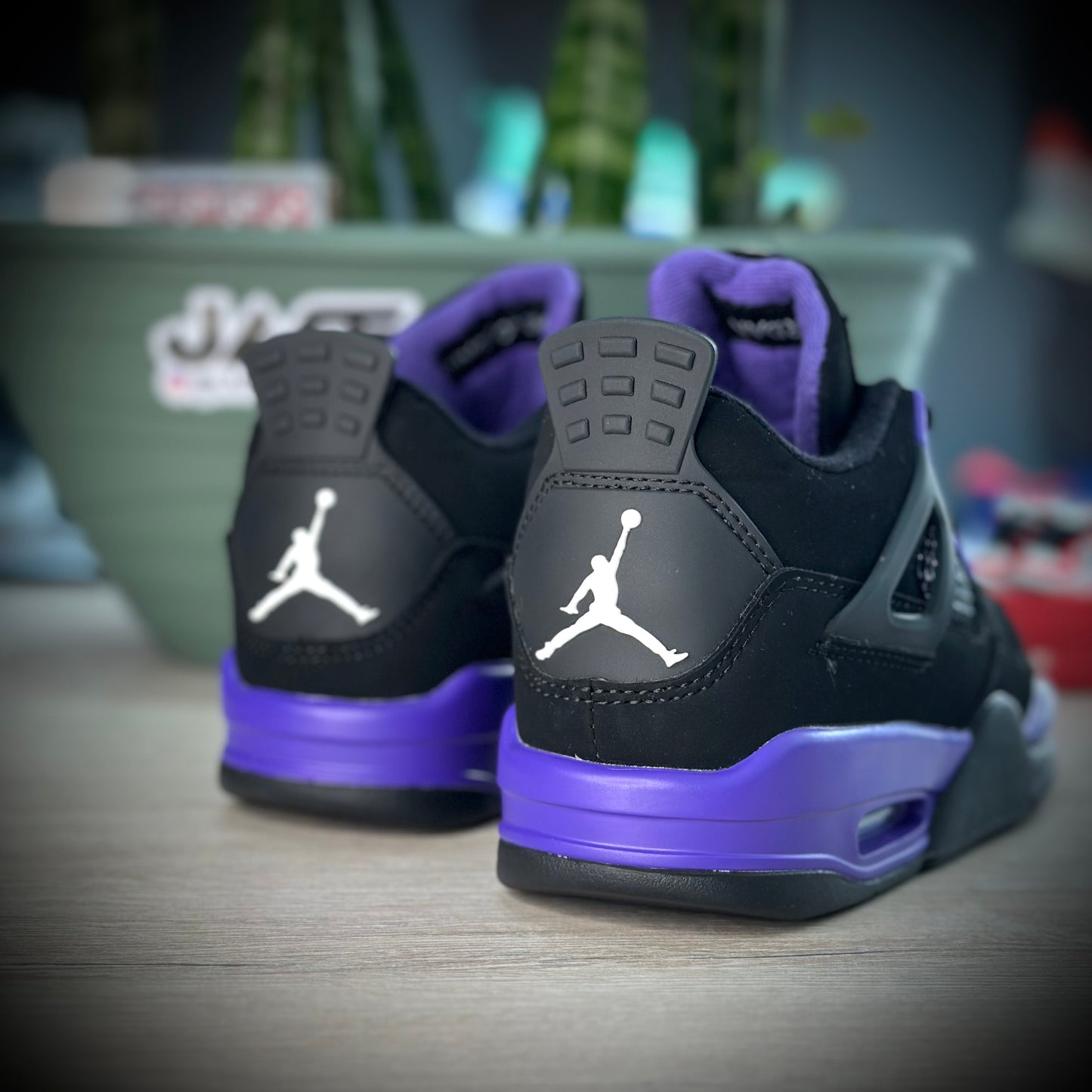 JORDAN 4 PURPLE THUNDER