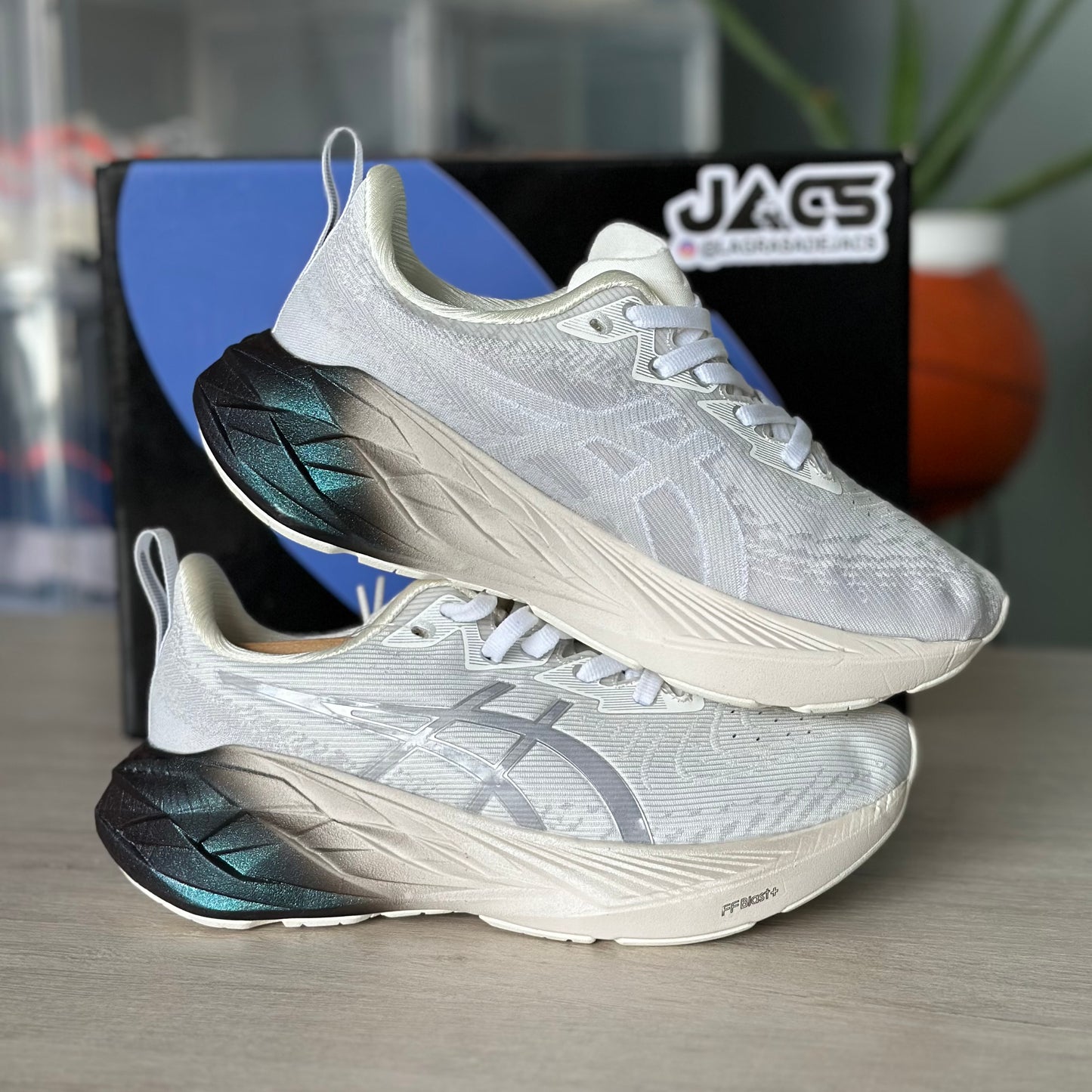 ASICS NOVABLAST 4
