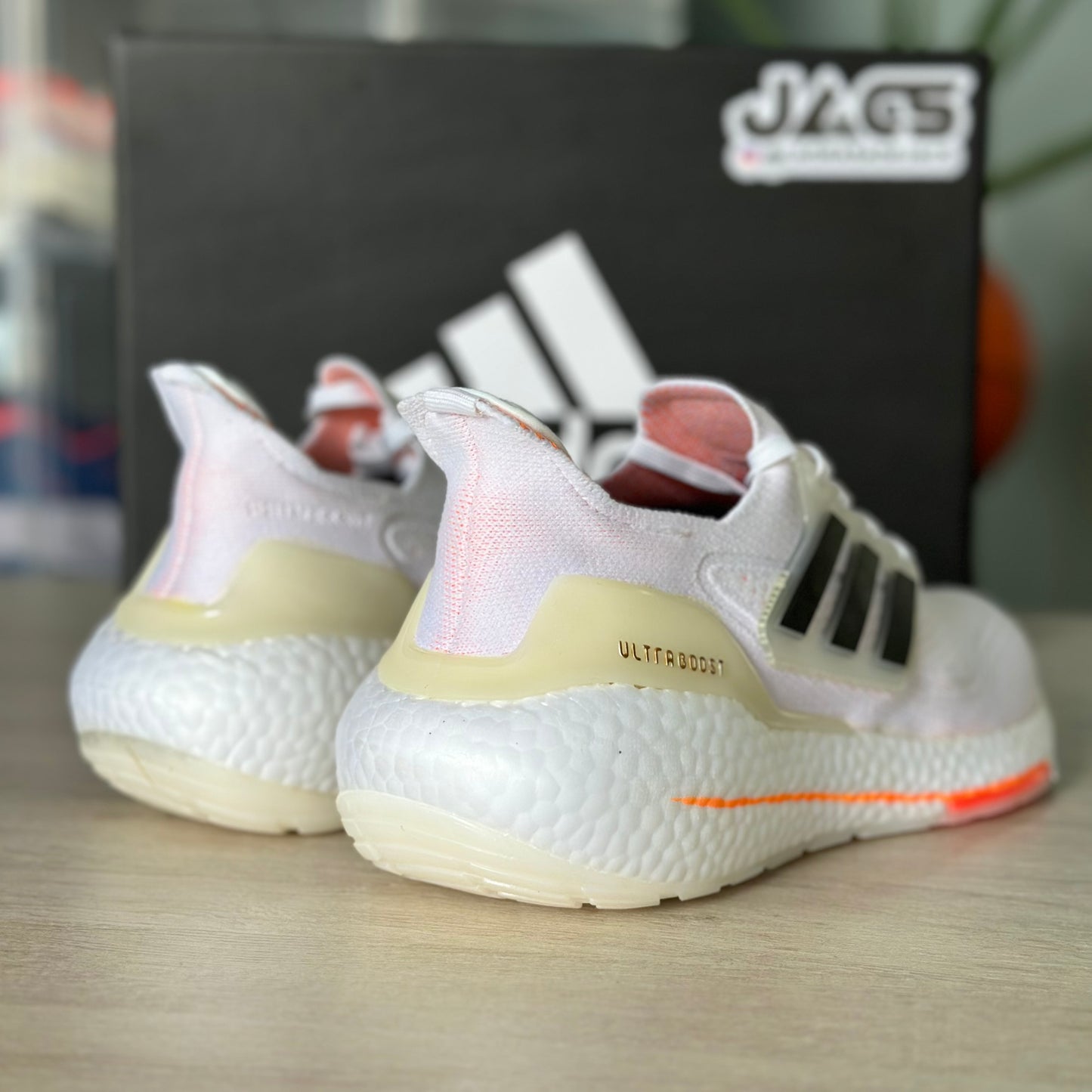 ADIDAS ULTRABOOST
