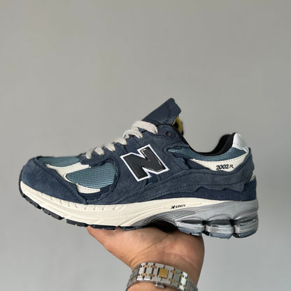 NEW BALANCE 2002R