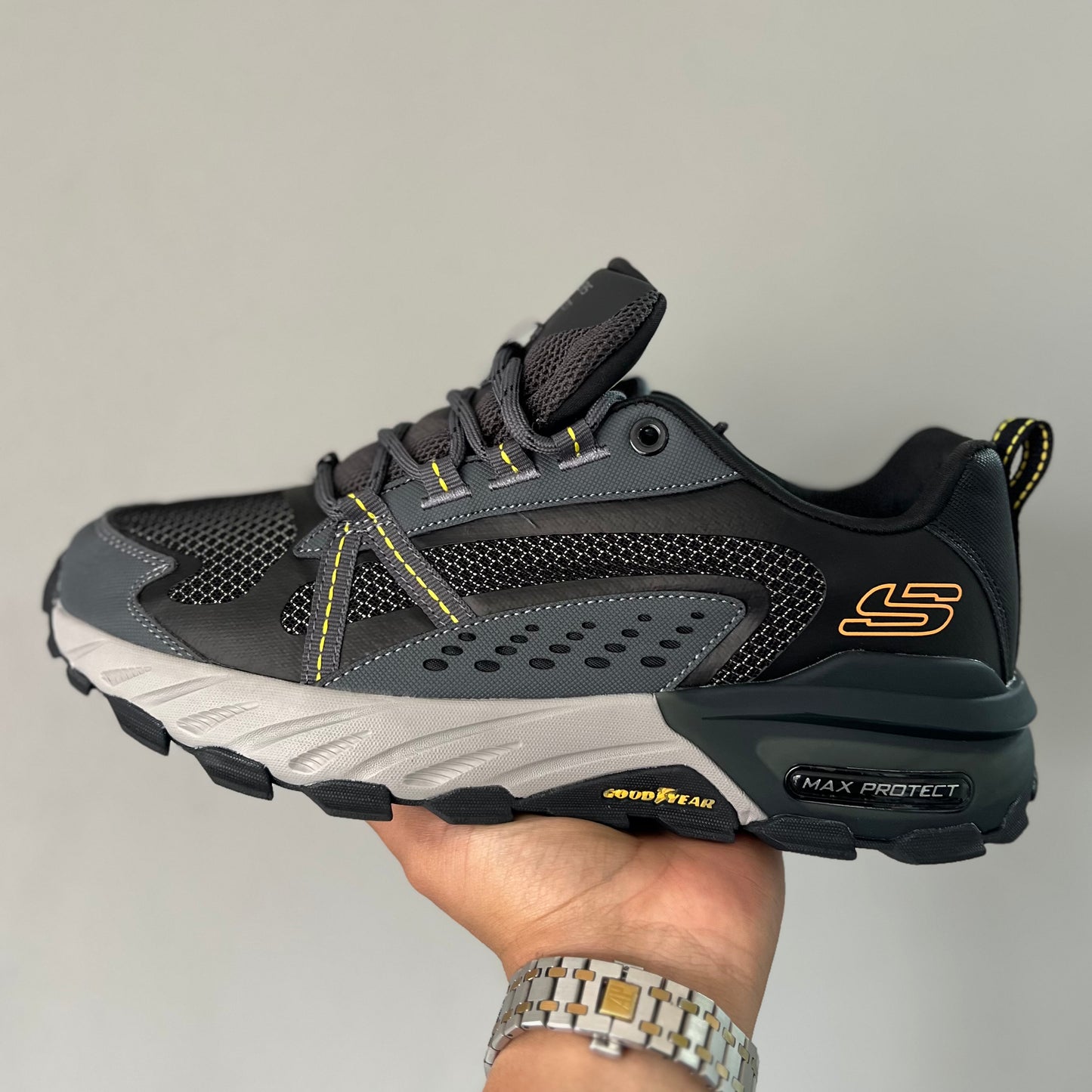 SKECHERS MAX PROTECT