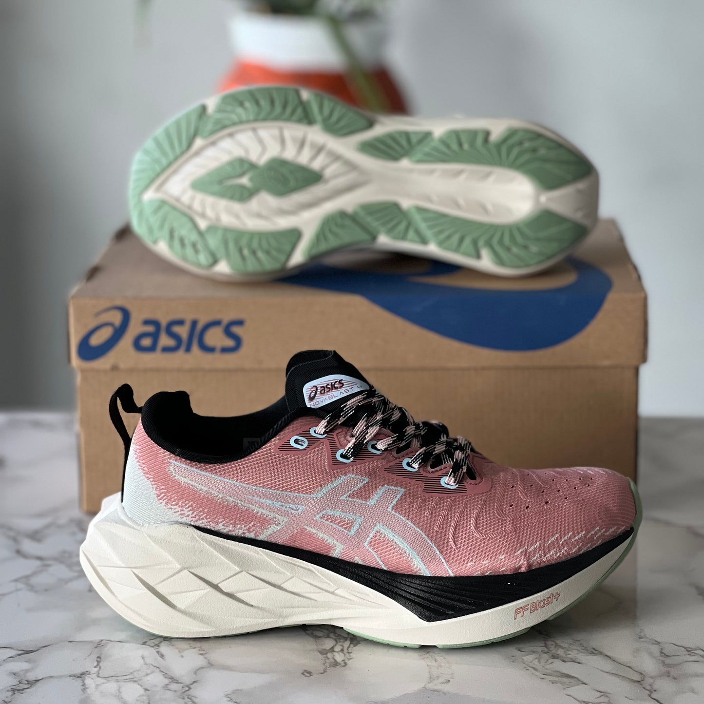 ASICS NOVABLAST 4