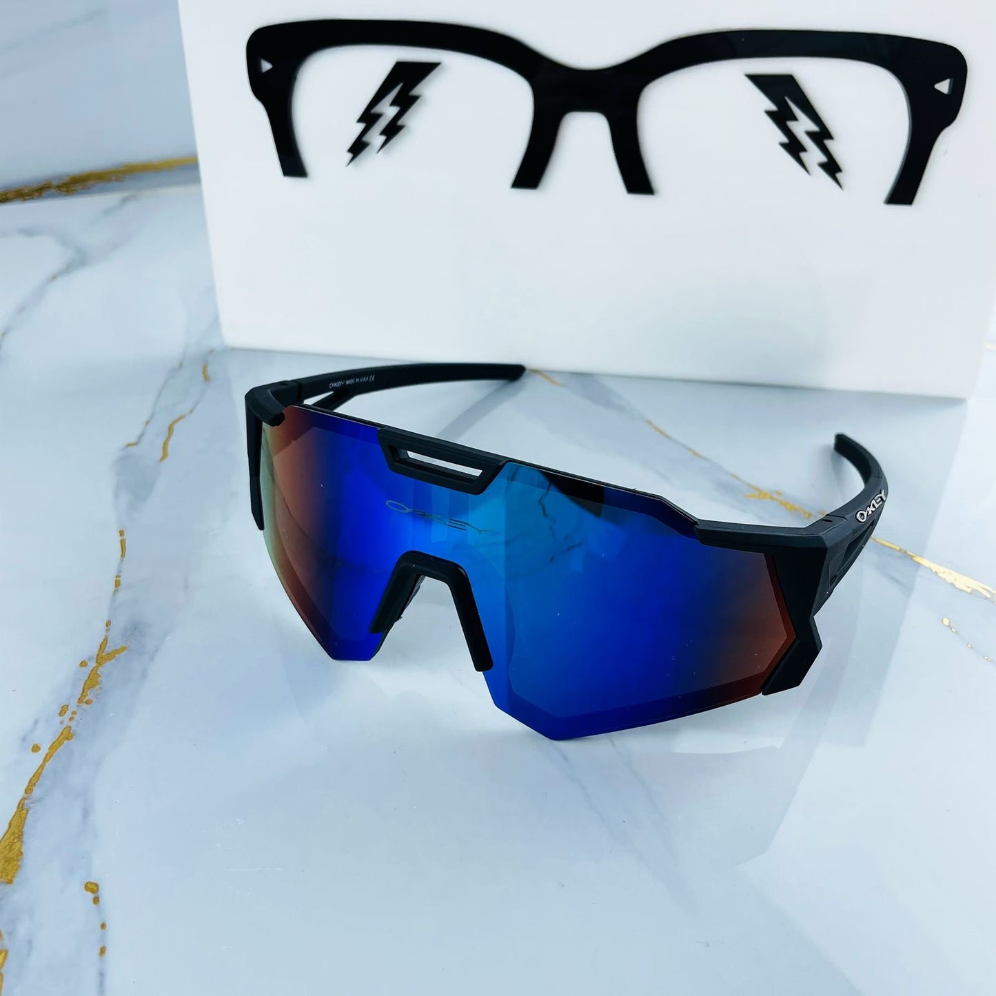 OAKLEY